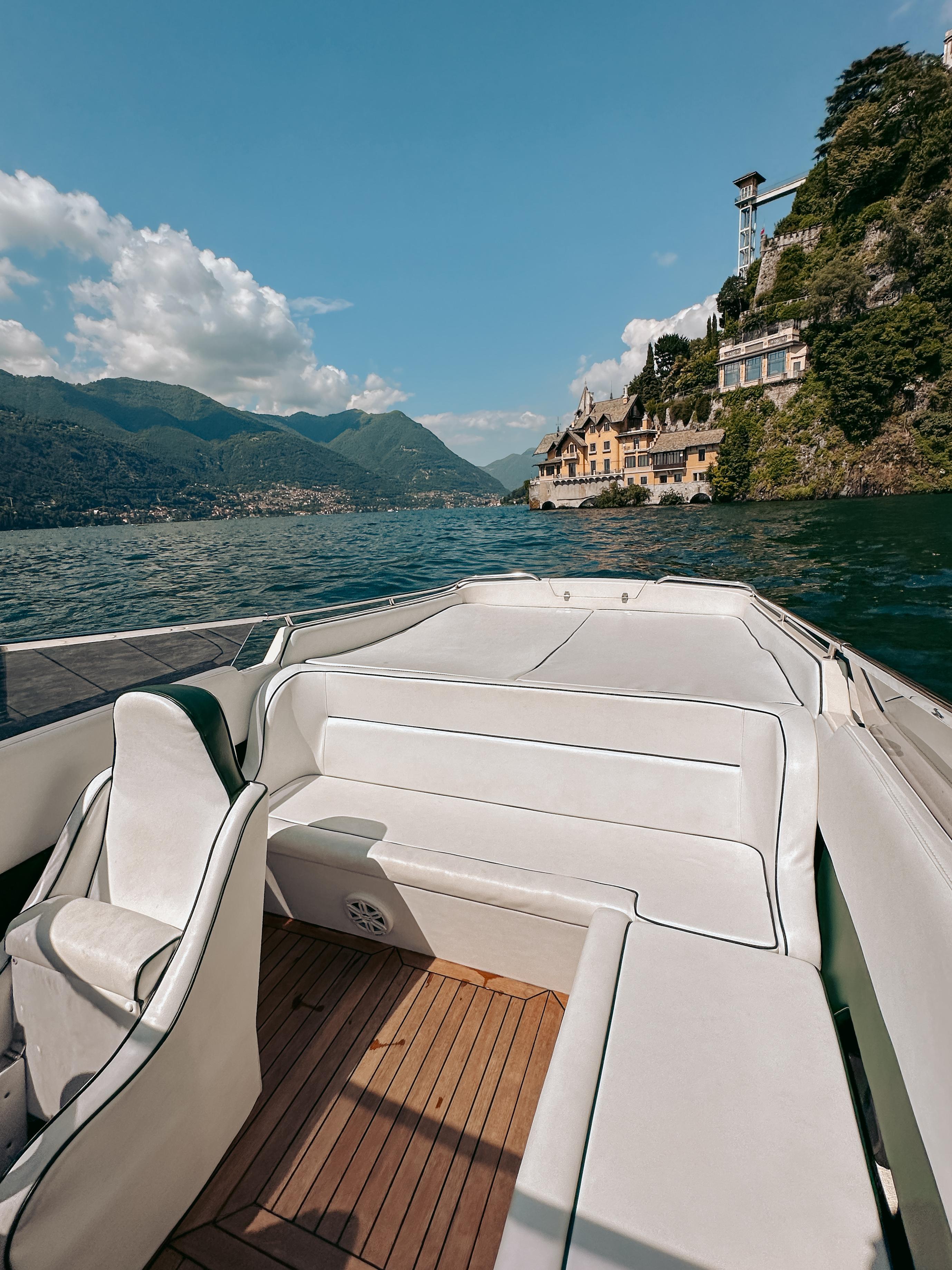Como: Lake Como Private Guided Boat Tour