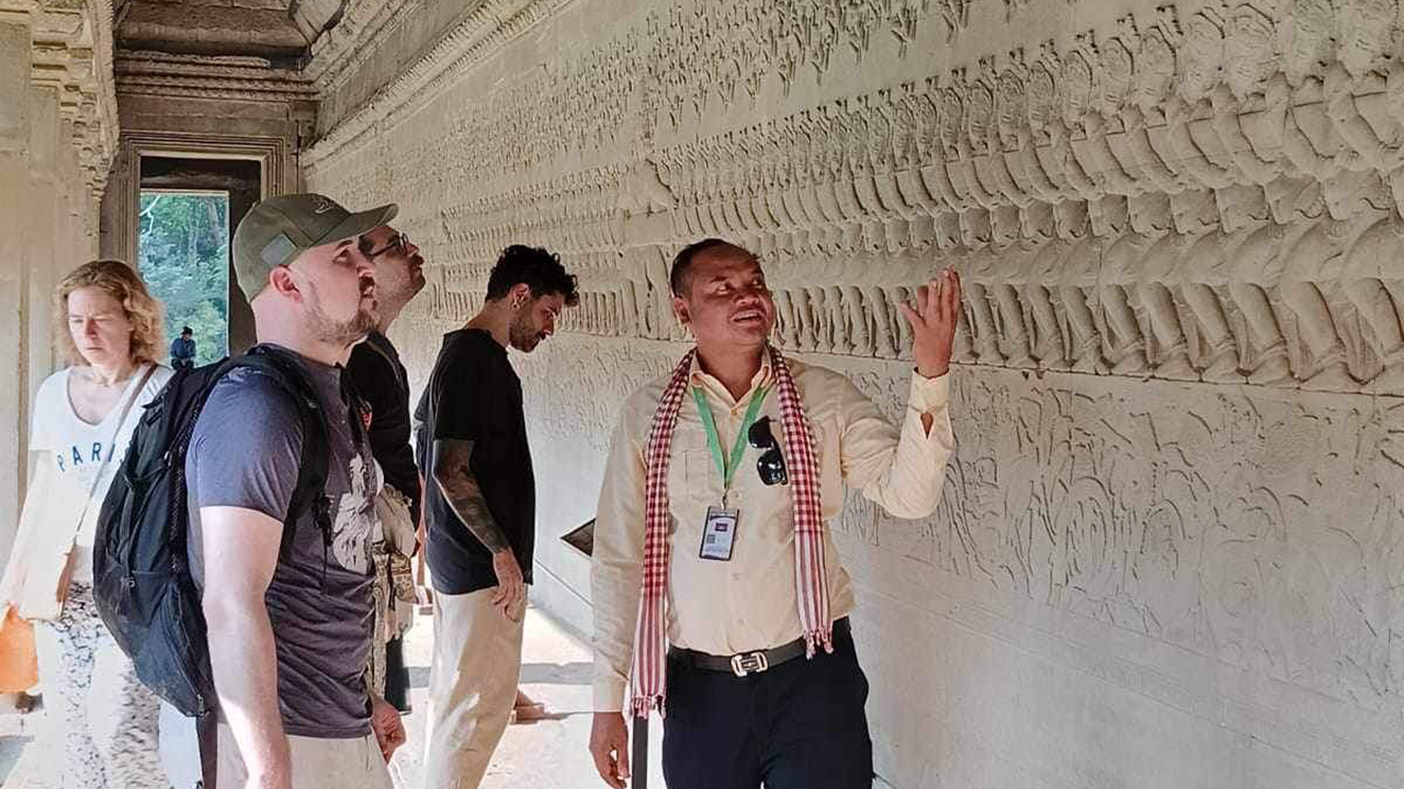 Siem Reap: Angkor Wat Sunrise & Multi-Temple Small Group Tour