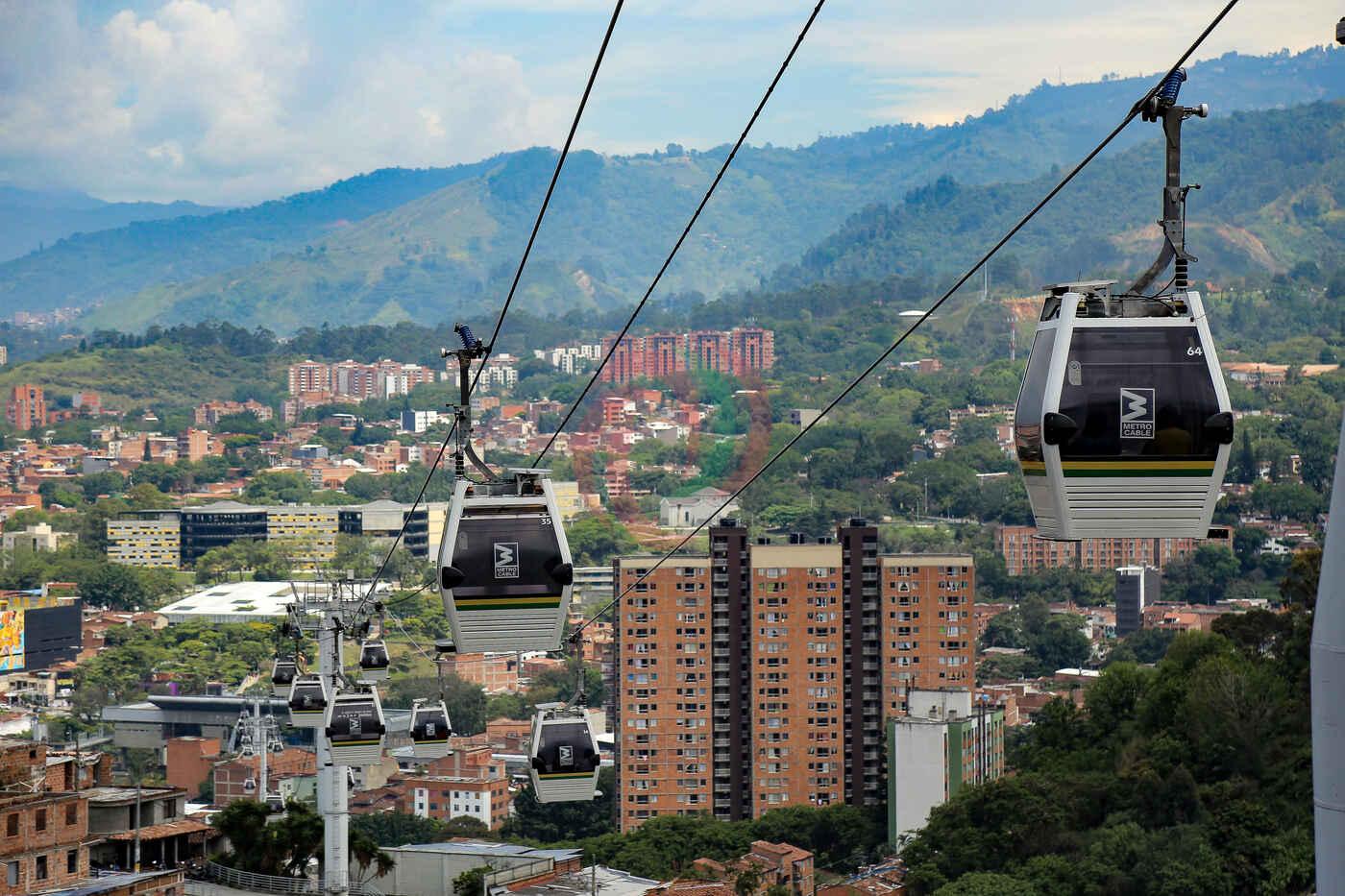 Medellín City Highlights & Comuna 13 Street Art Tour