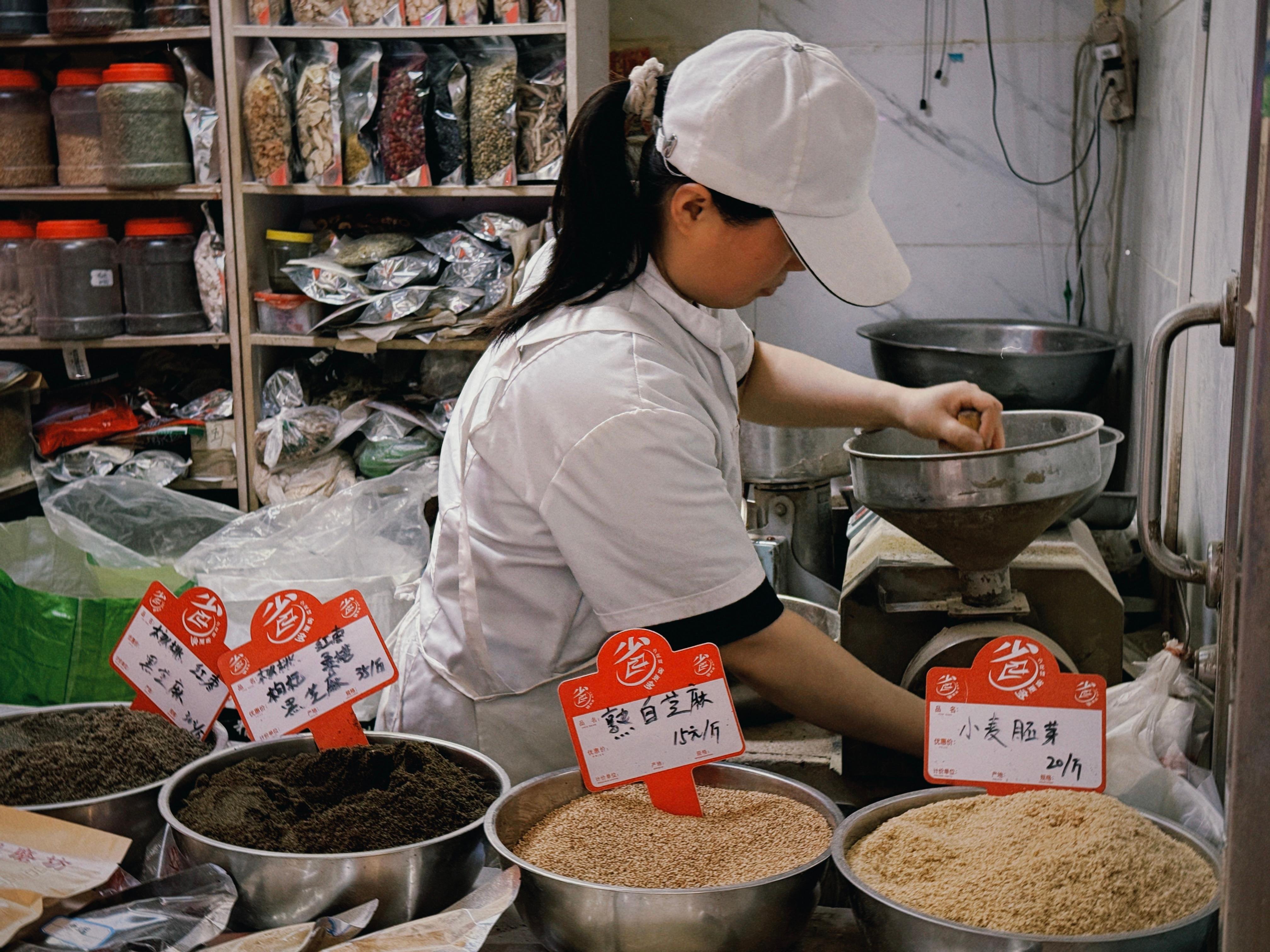 Morning Life Tour with Breakfast & Hutong Walk