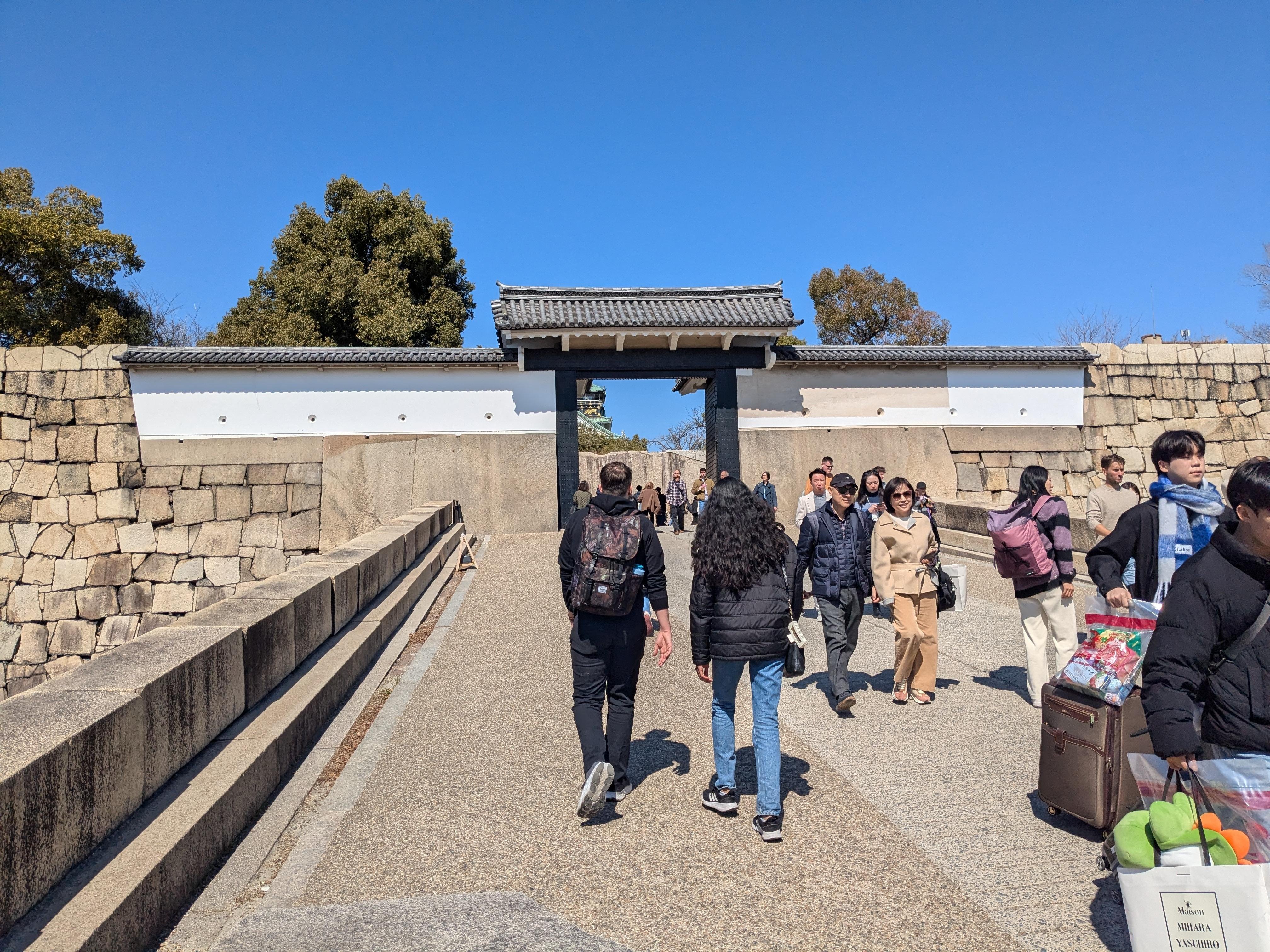Osaka Castle Guided Tour with a Kansai Local Historian