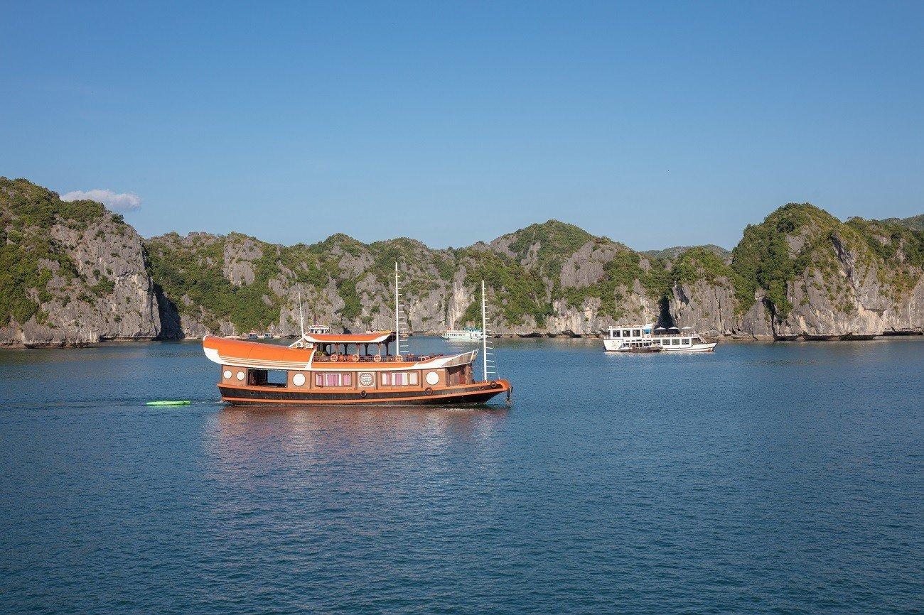 Ha Long & Lan Ha Bay 3-Day Cruise with Private Balcony