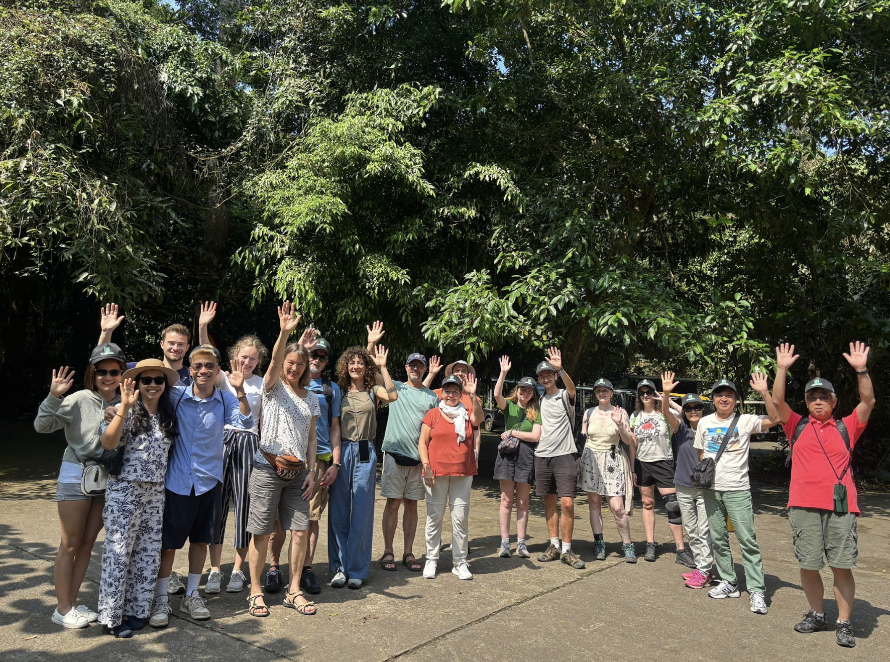 Phong Nha Cave boat tour Son River dragon boat and Paradise Cave karst — image 95