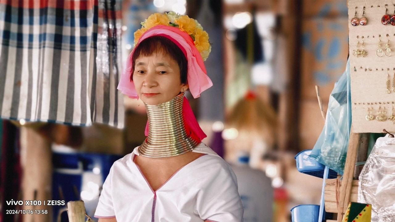 Chiang Rai: 7 Iconic Landmarks & Riverside Buffet Tour