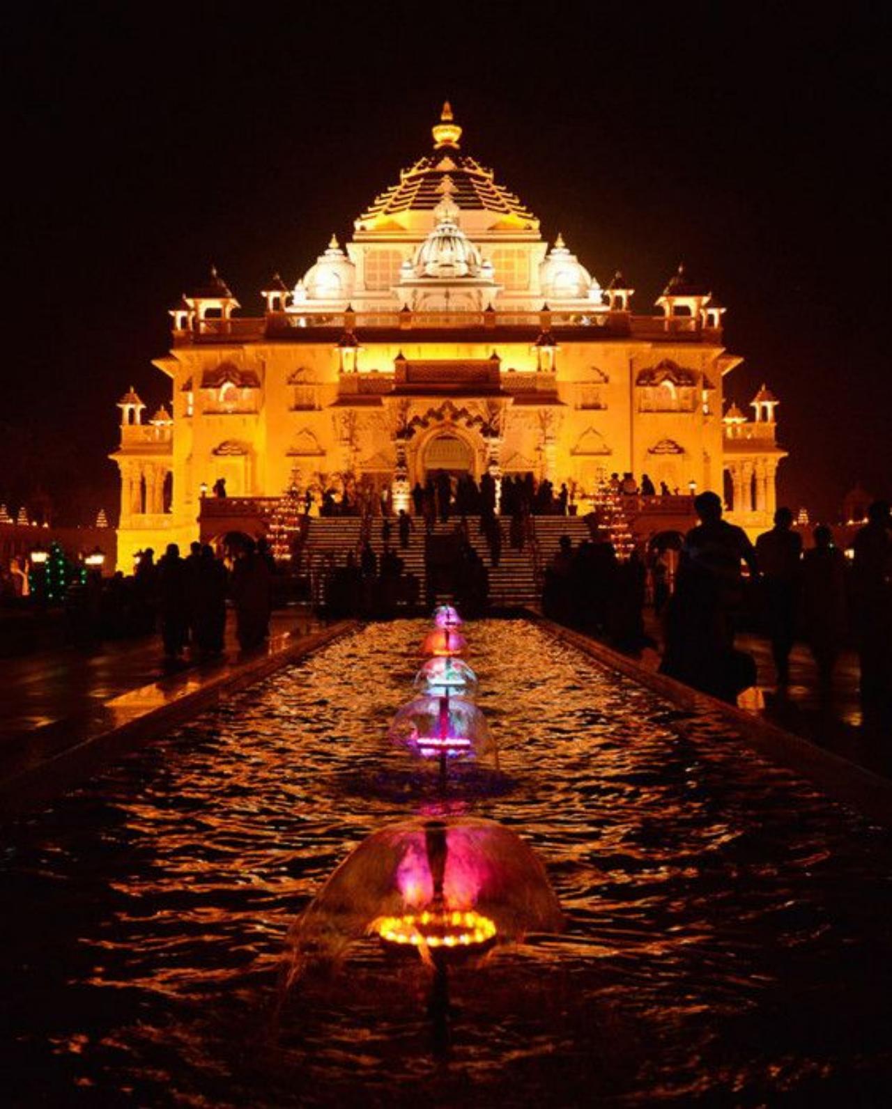 Private Evening Tour: Akshardham Temple & Water Show