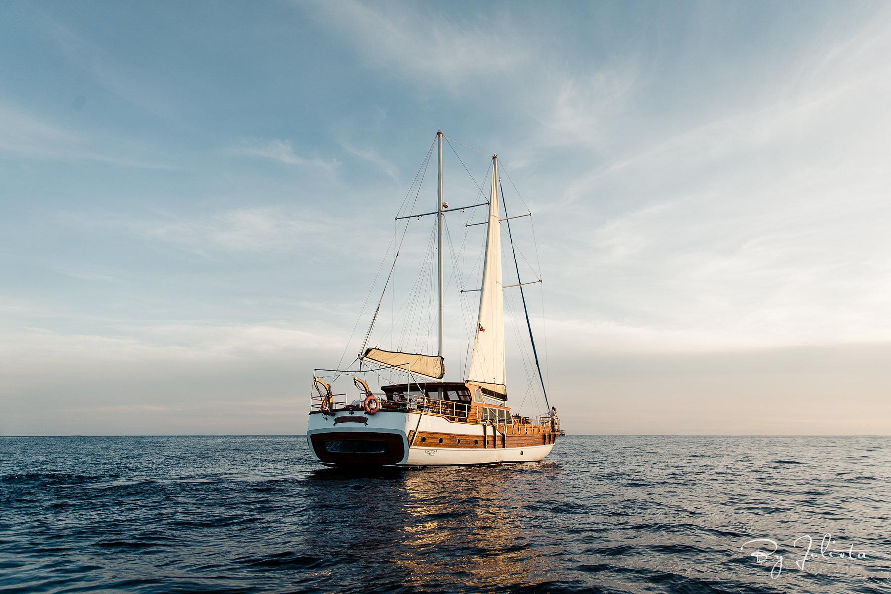 Cabo Sunset Yacht Dinner Cruise with Open Bar