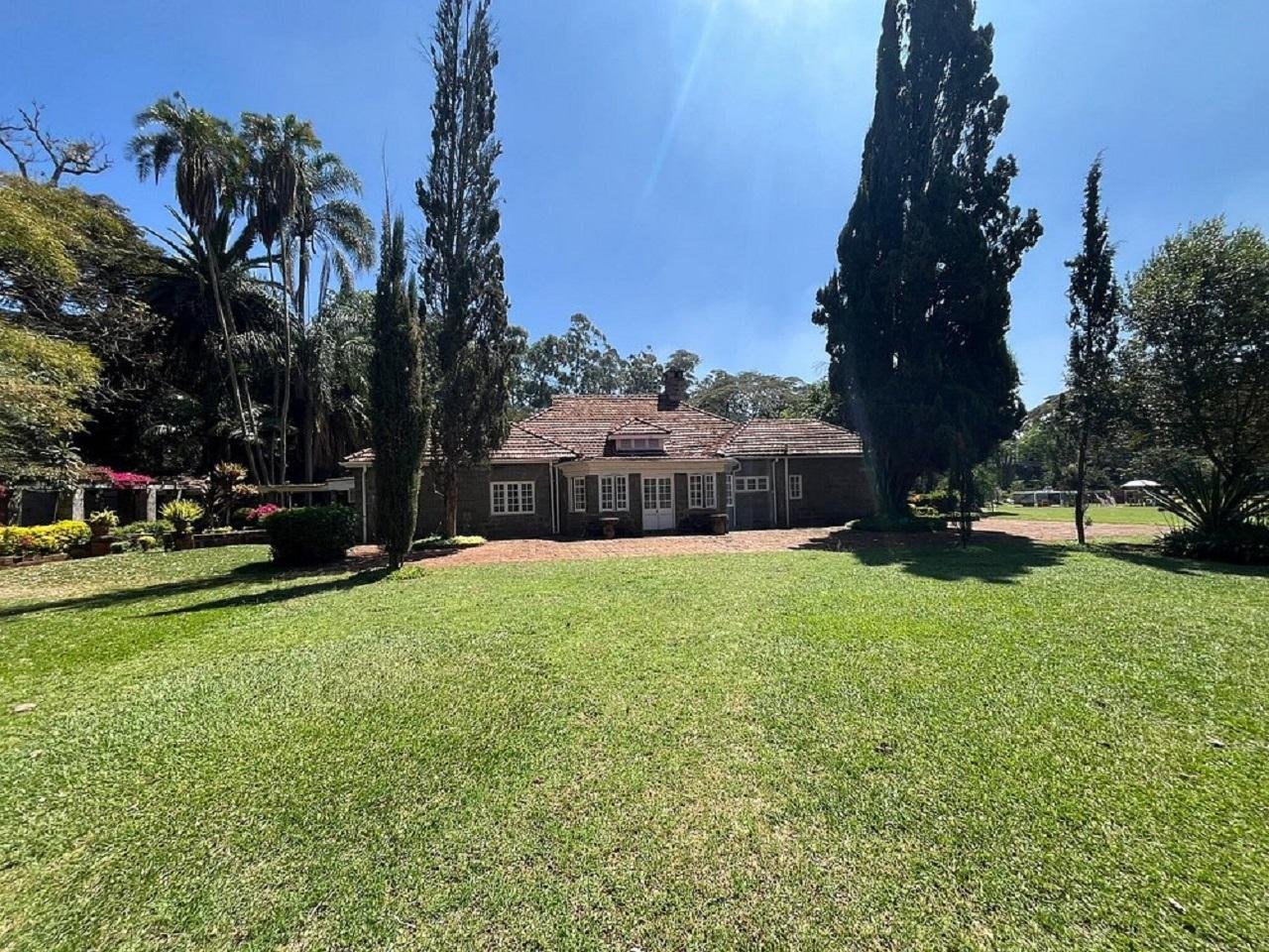 Nairobi Highlights: Karen Blixen Museum, Giraffe Center & Kobe Beads