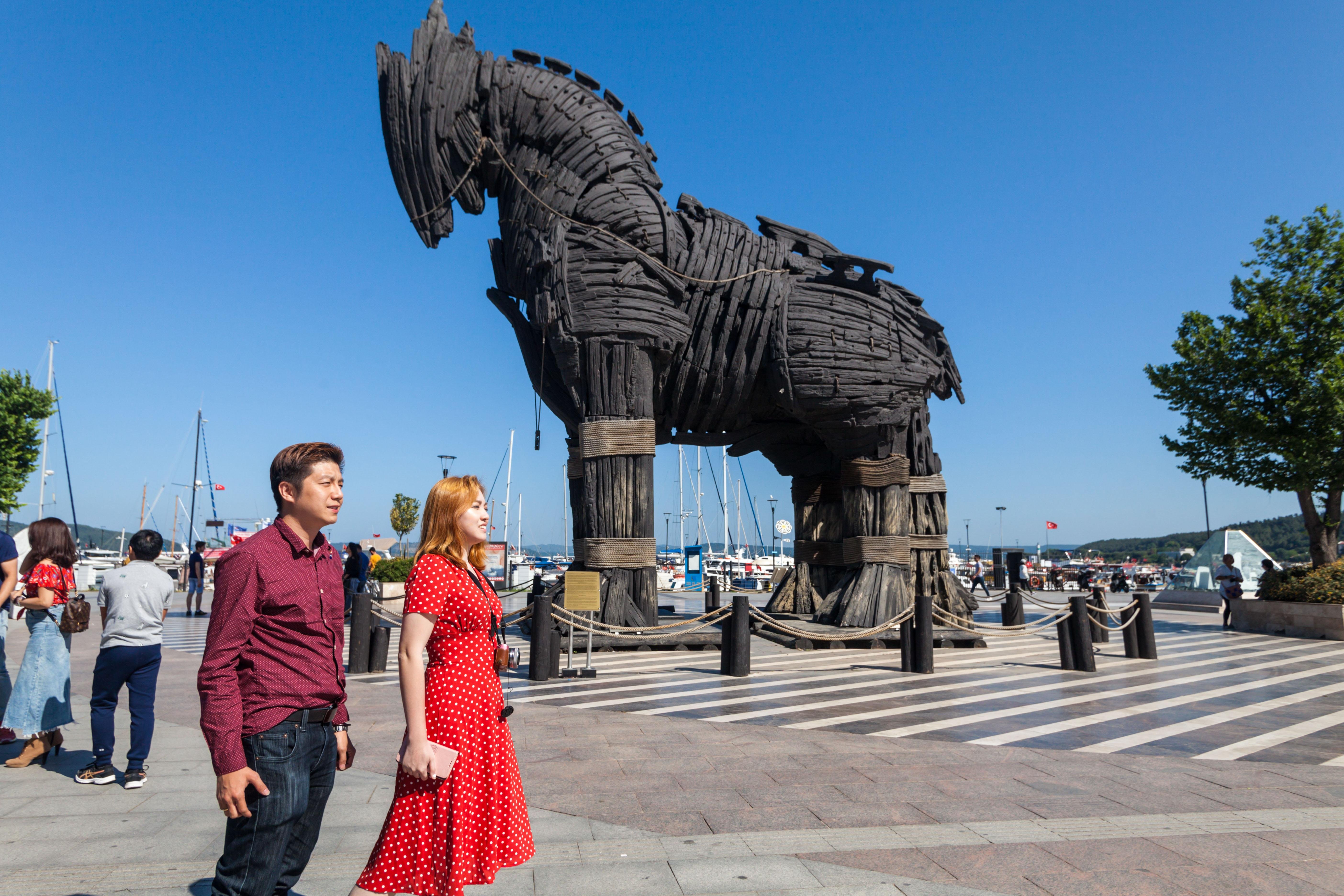 Istanbul to Troy: Full-Day Bus Tour with Ferry Crossing & Lunch
