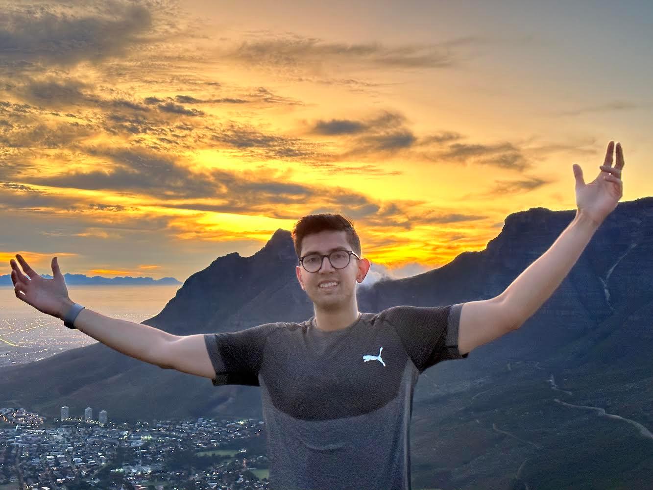 Cape Town: Lion's Head or Table Mountain Guided Hike