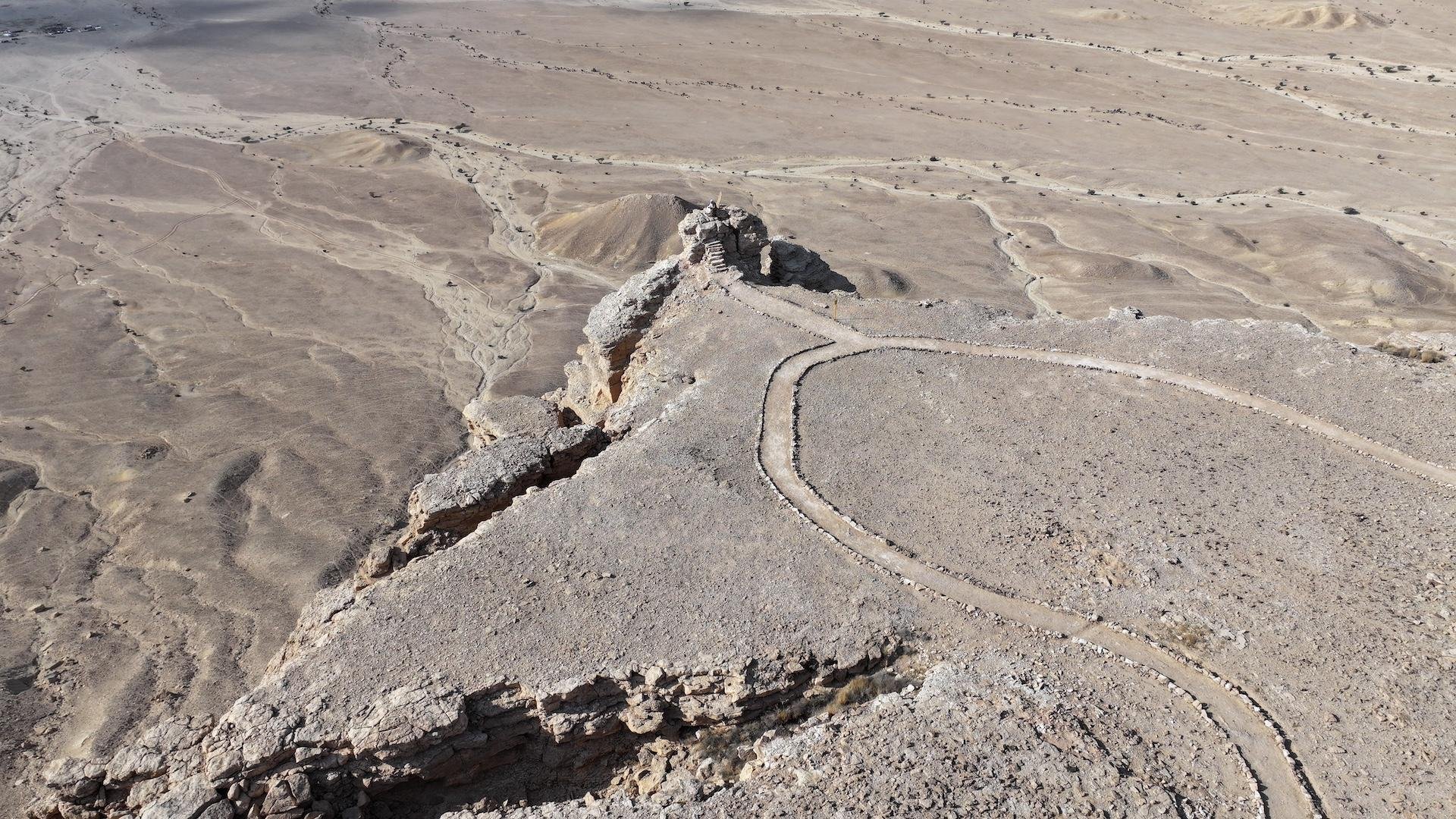 Edge of the World & Darb Al-Manjoor Desert Expedition