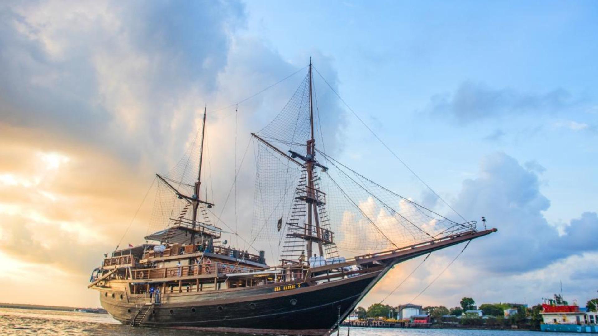 Pirate Dinner Cruise in Benoa Bay with Optional GWK Park