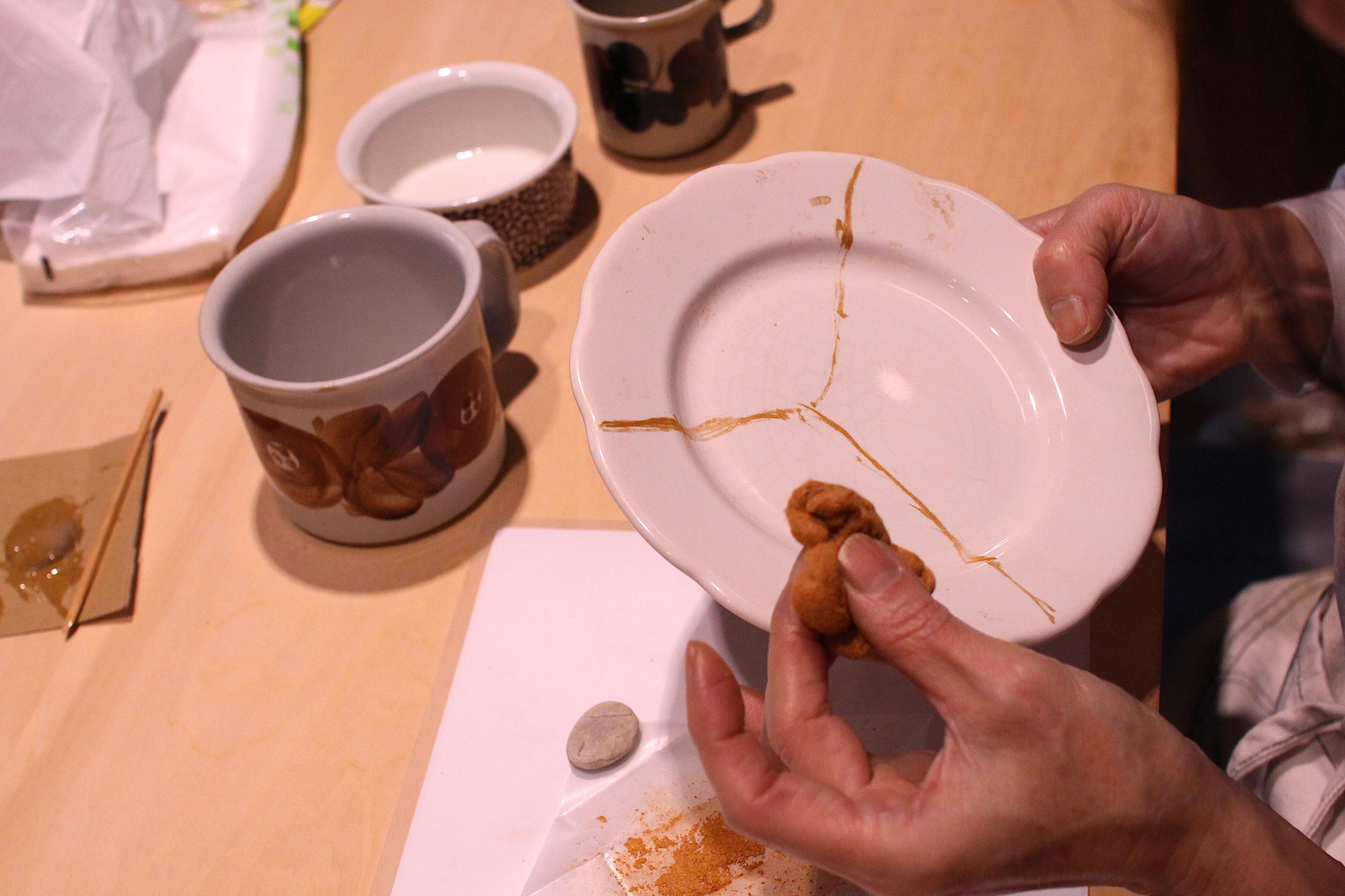 Osaka Traditional Kintsugi Class: The Art of Golden Repair