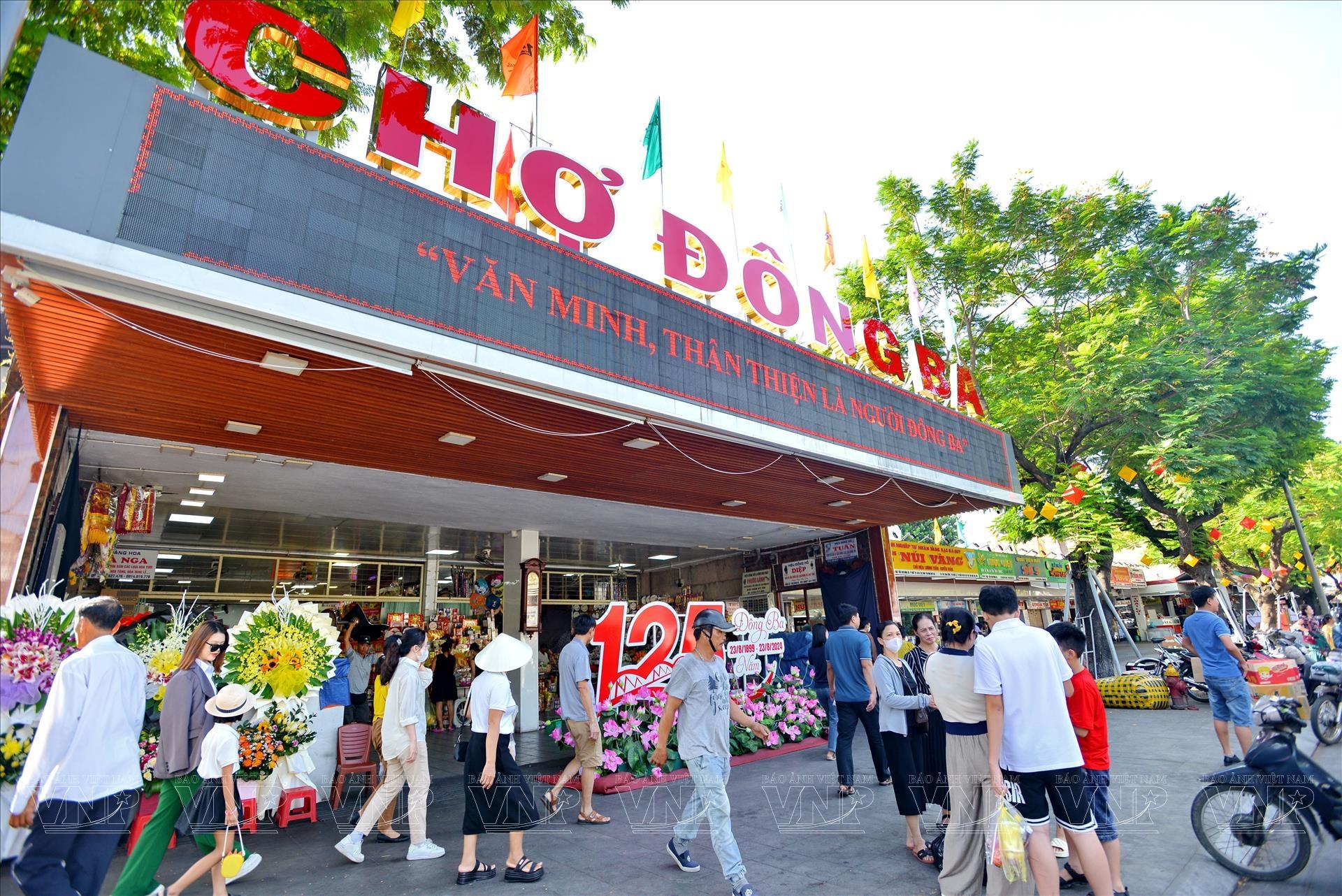Hue Imperial City & Dong Ba Market Guided Walking Tour