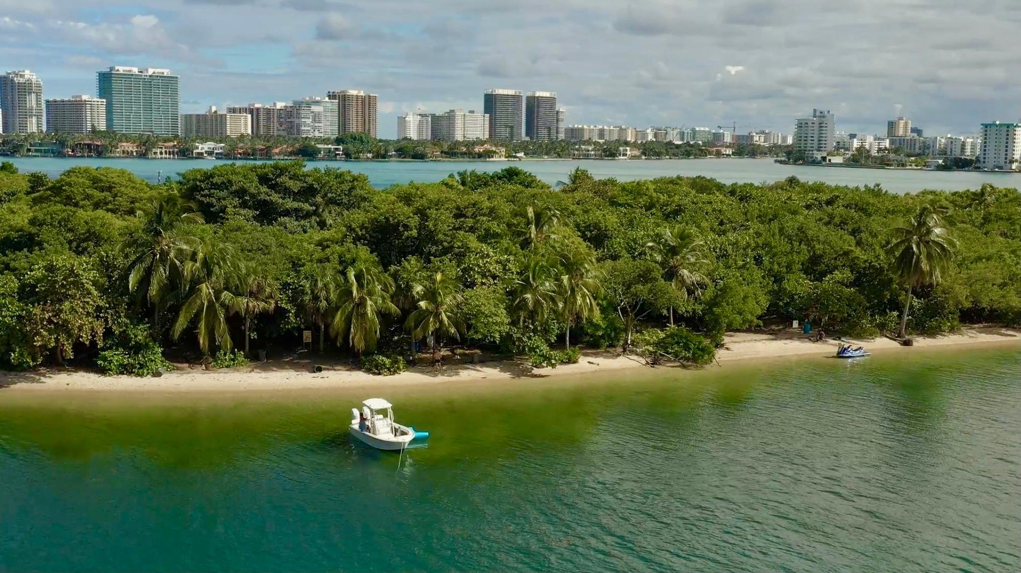 Miami: 4-Hour Island Hopping Boat Trip with Floating Mat