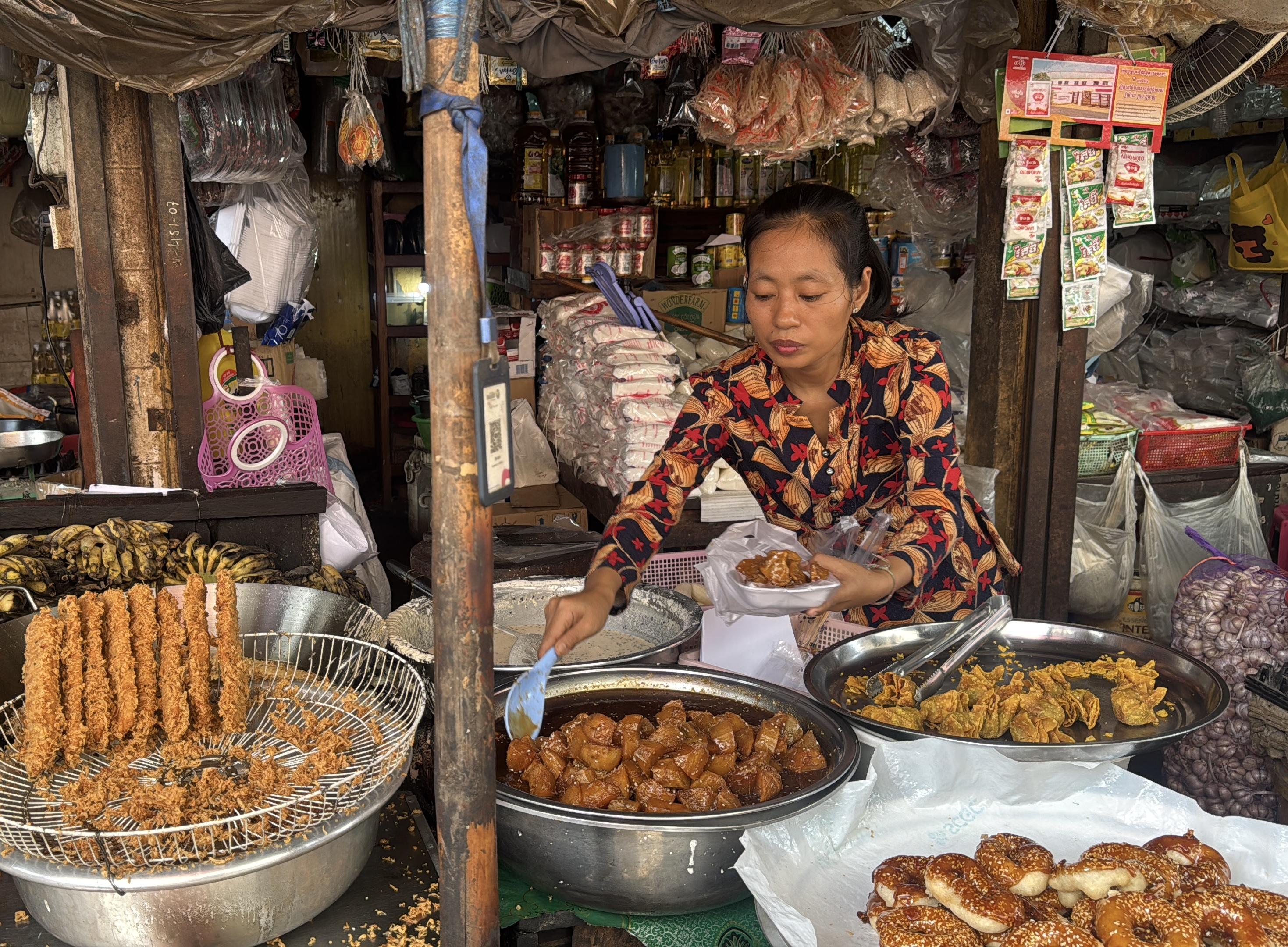 Angkor Eats Food Tour with 15+ Tastings