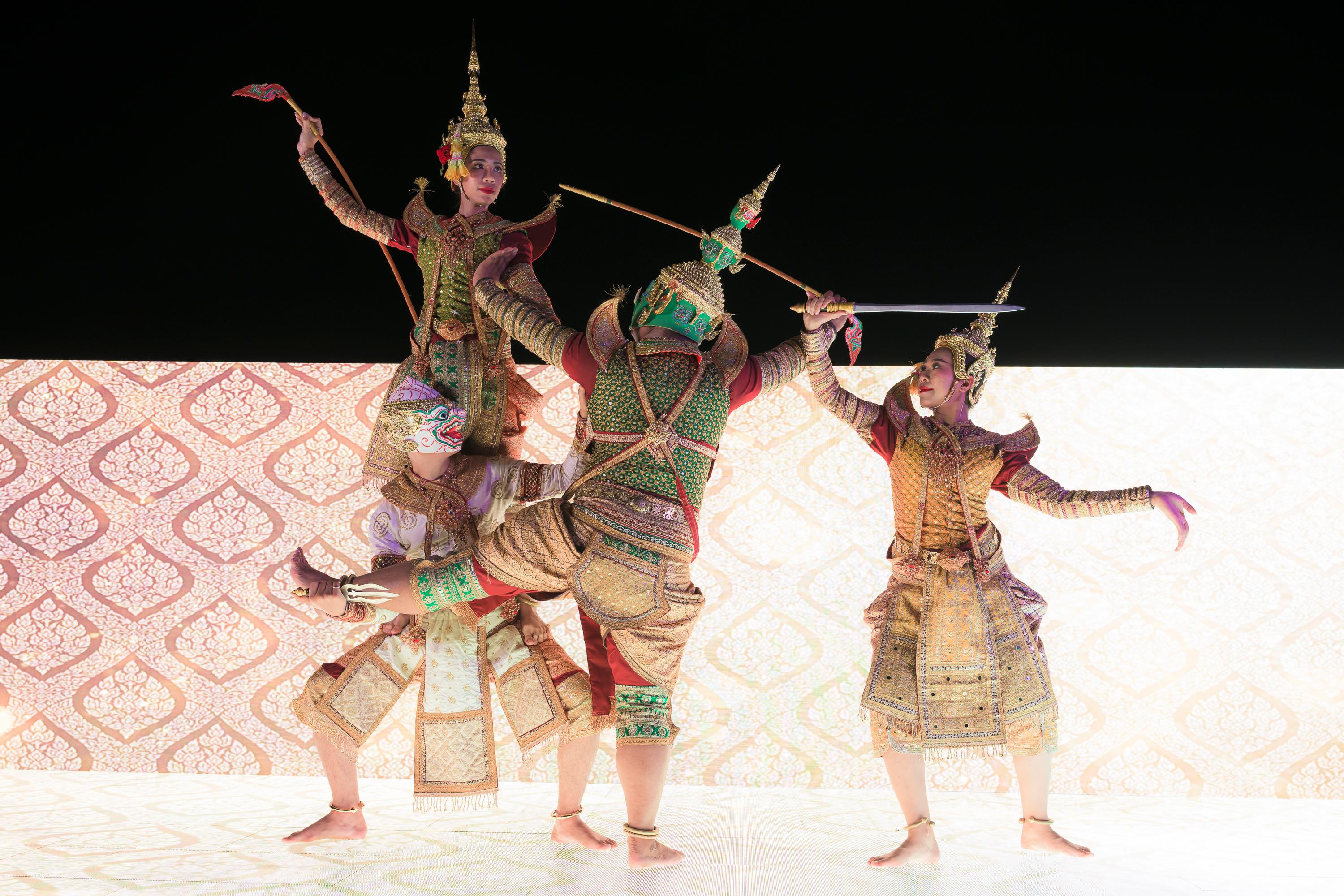 Bangkok Chao Phraya Dinner Cruise with Cultural Show