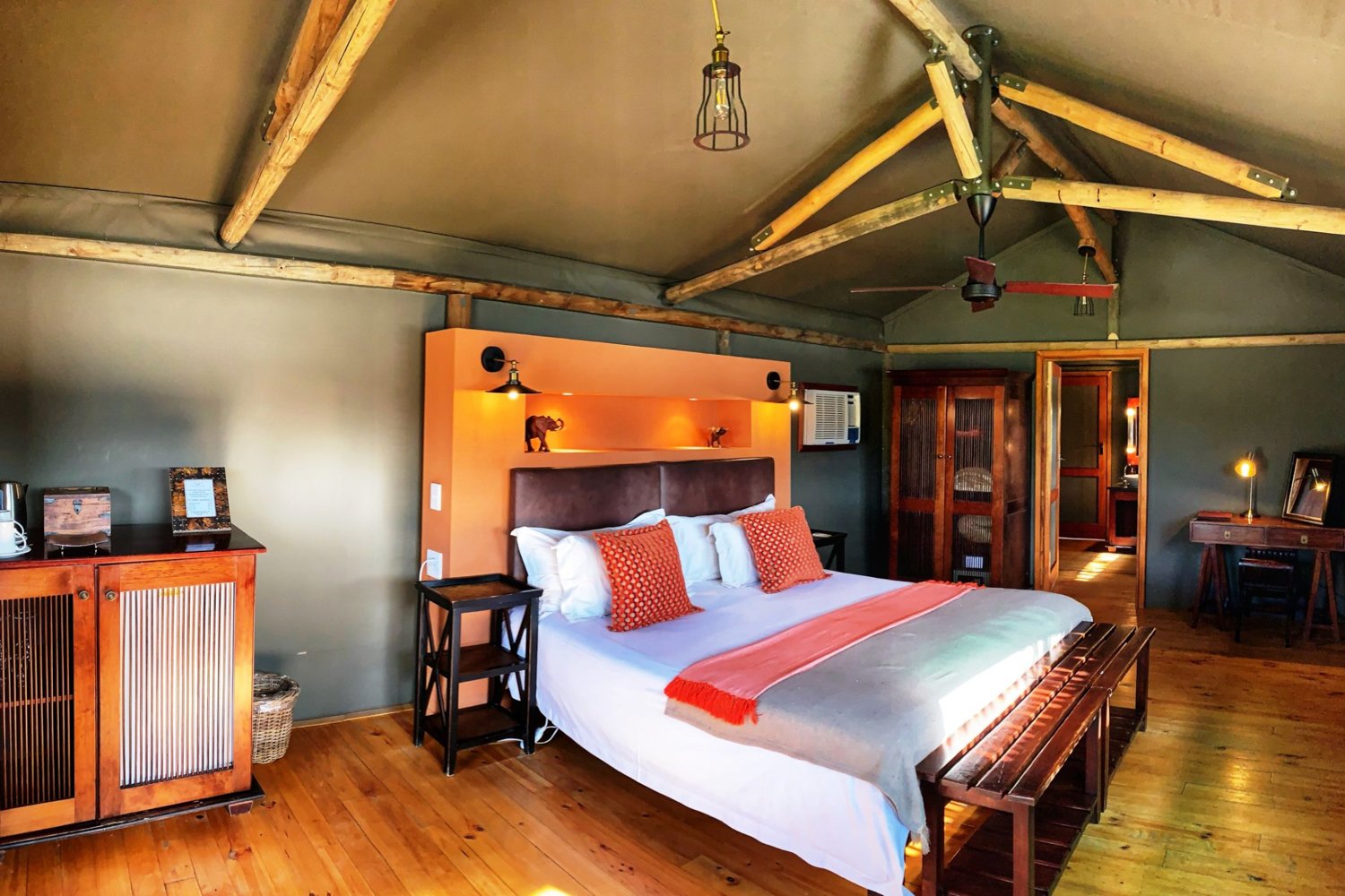 Cape Town to Garden Route: 2-Day Big Five Safari Adventure