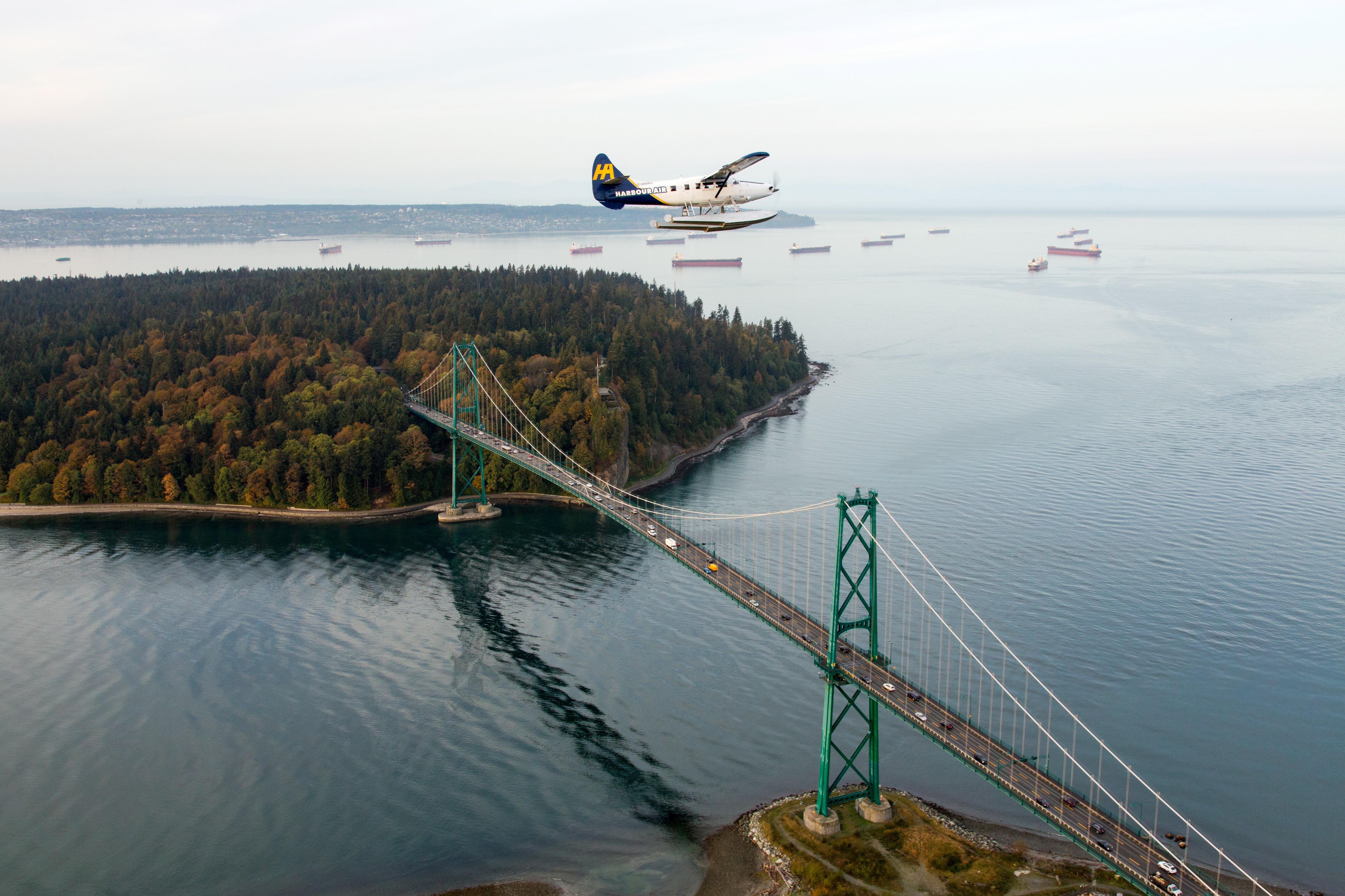 Vancouver Seaplane Tour & Capilano Suspension Bridge Combo