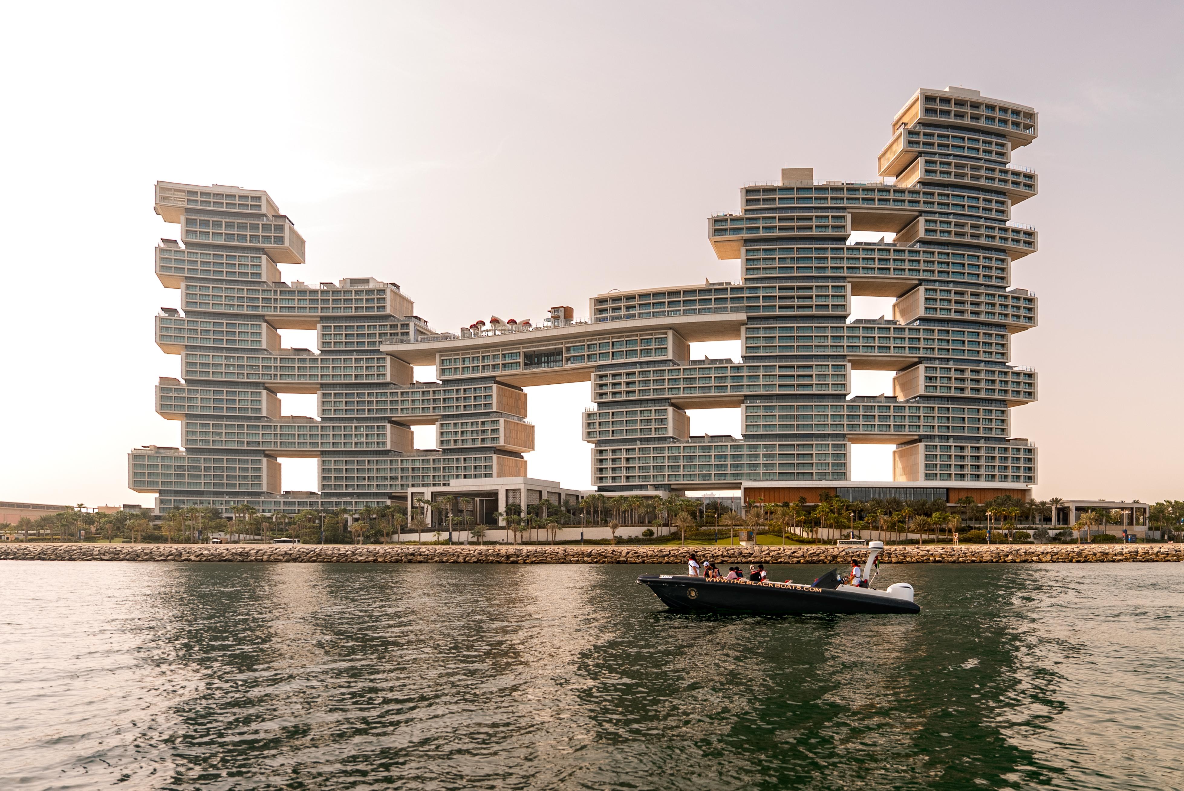 Dubai Marina Speed Boat Tour: Atlantis & Burj Al Arab Views