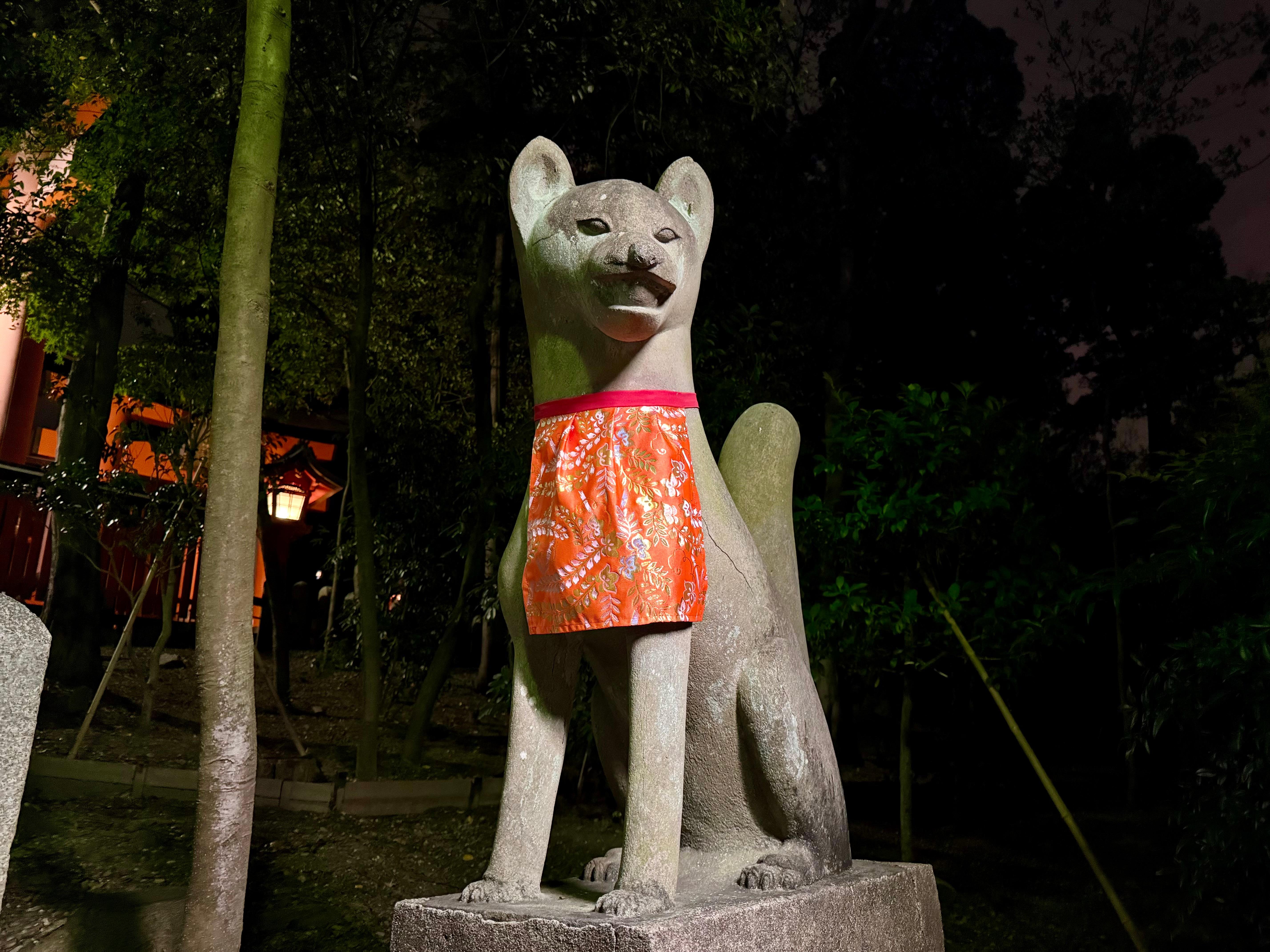 京都 伏見稲荷 夜のウォーキングツアー（ガイド付き）