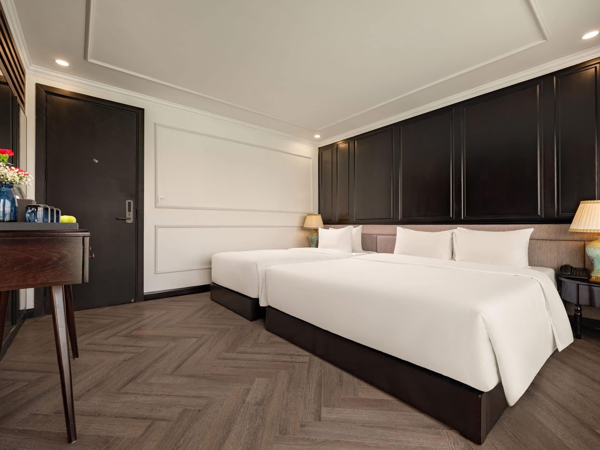 Hanoi: 2-Day Lan Ha & Halong Bay 5-Star Cruise with Private Balcony