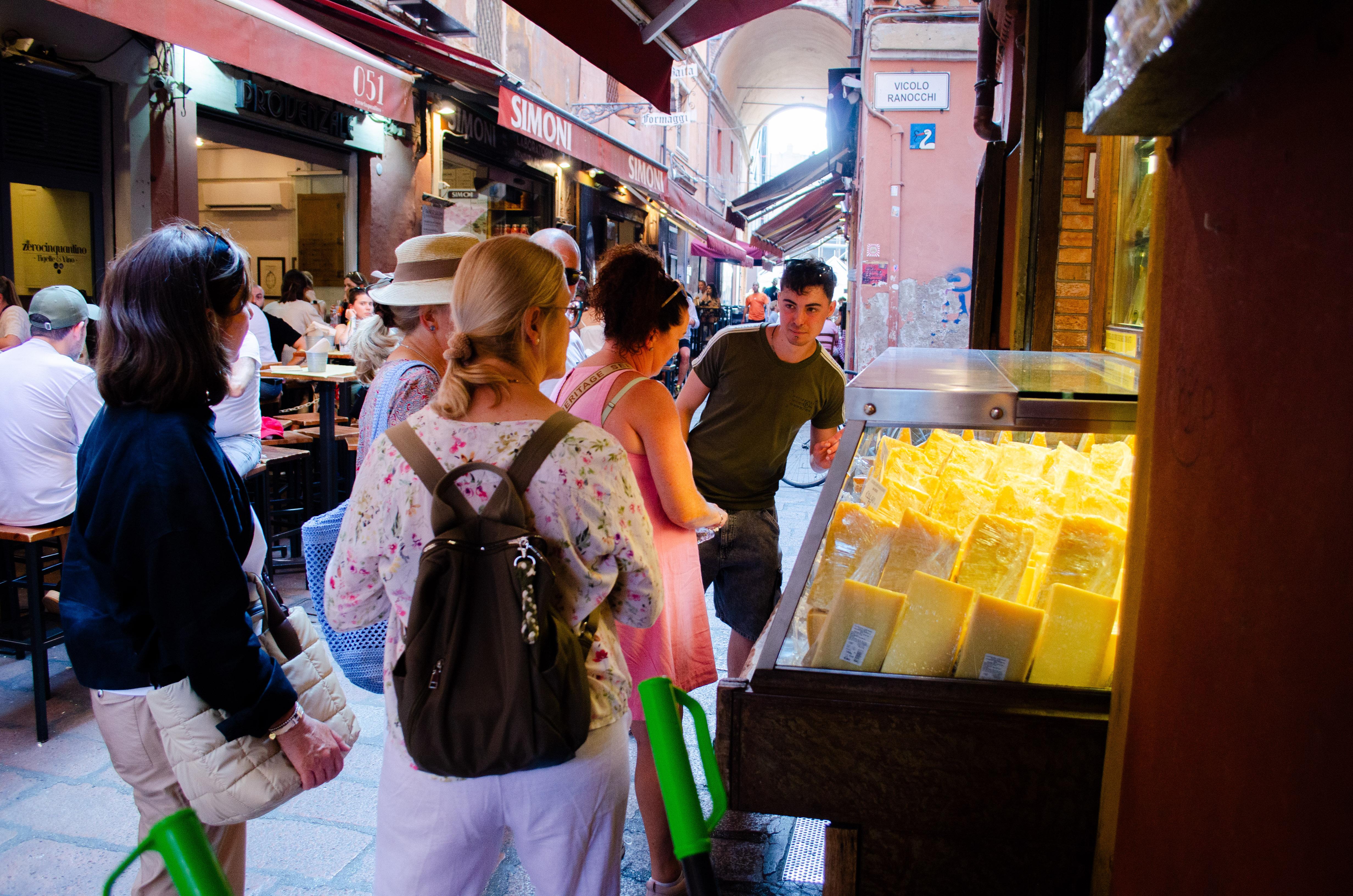 Bologna: Street Food Tour in the Historic Center
