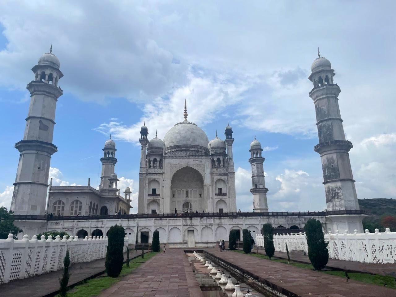 Private 2-Day Ajanta & Ellora Caves Expedition