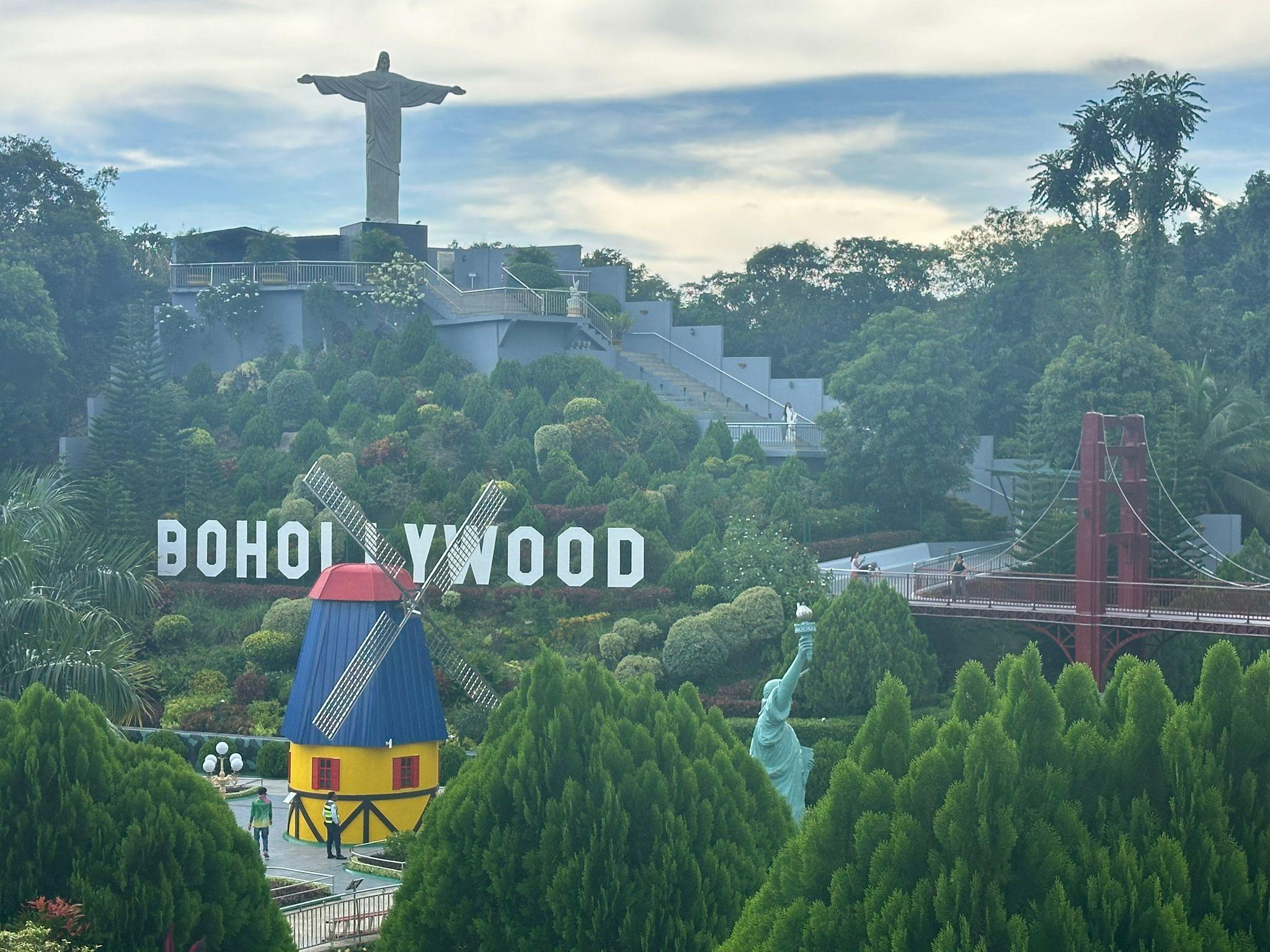 Bohol Day Trip from Cebu: Chocolate Hills, Tarsiers & Loboc River Cruise