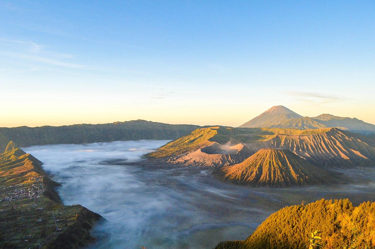 Tumpak Sewu Waterfall & Mount Bromo Sunrise Tour