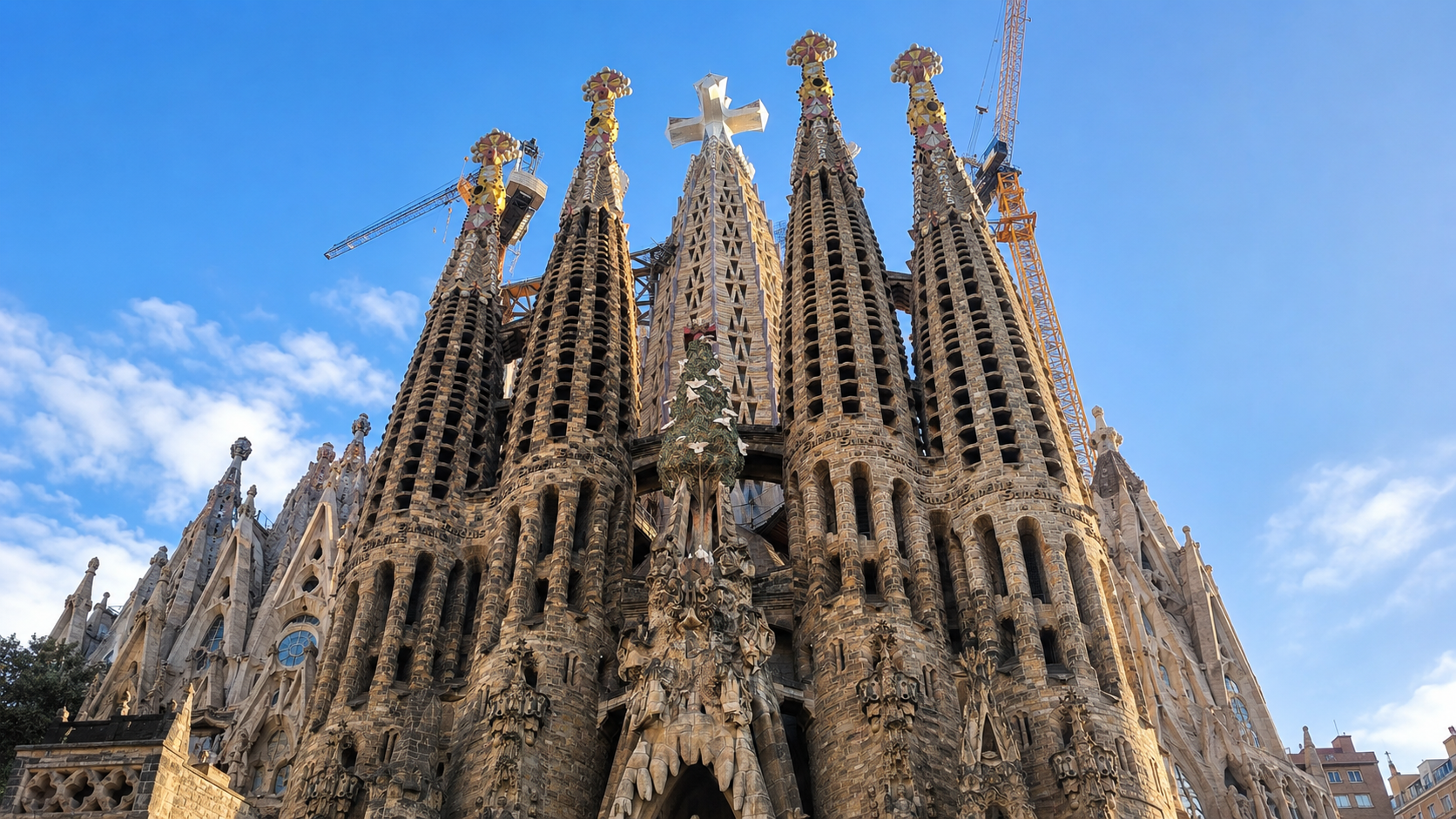 Sagrada Familia skip the line tour and basilica interior — image 2