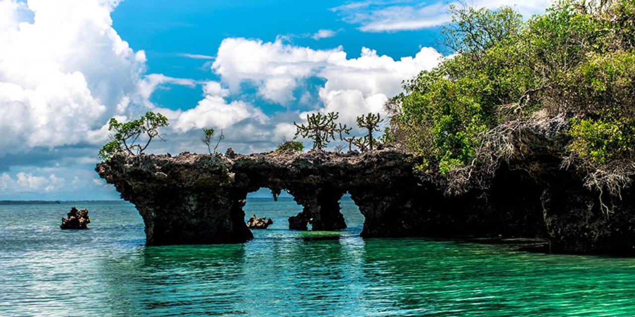 Zanzibar Safari Blue: Dhow Sailing, Snorkeling & Seafood Feast