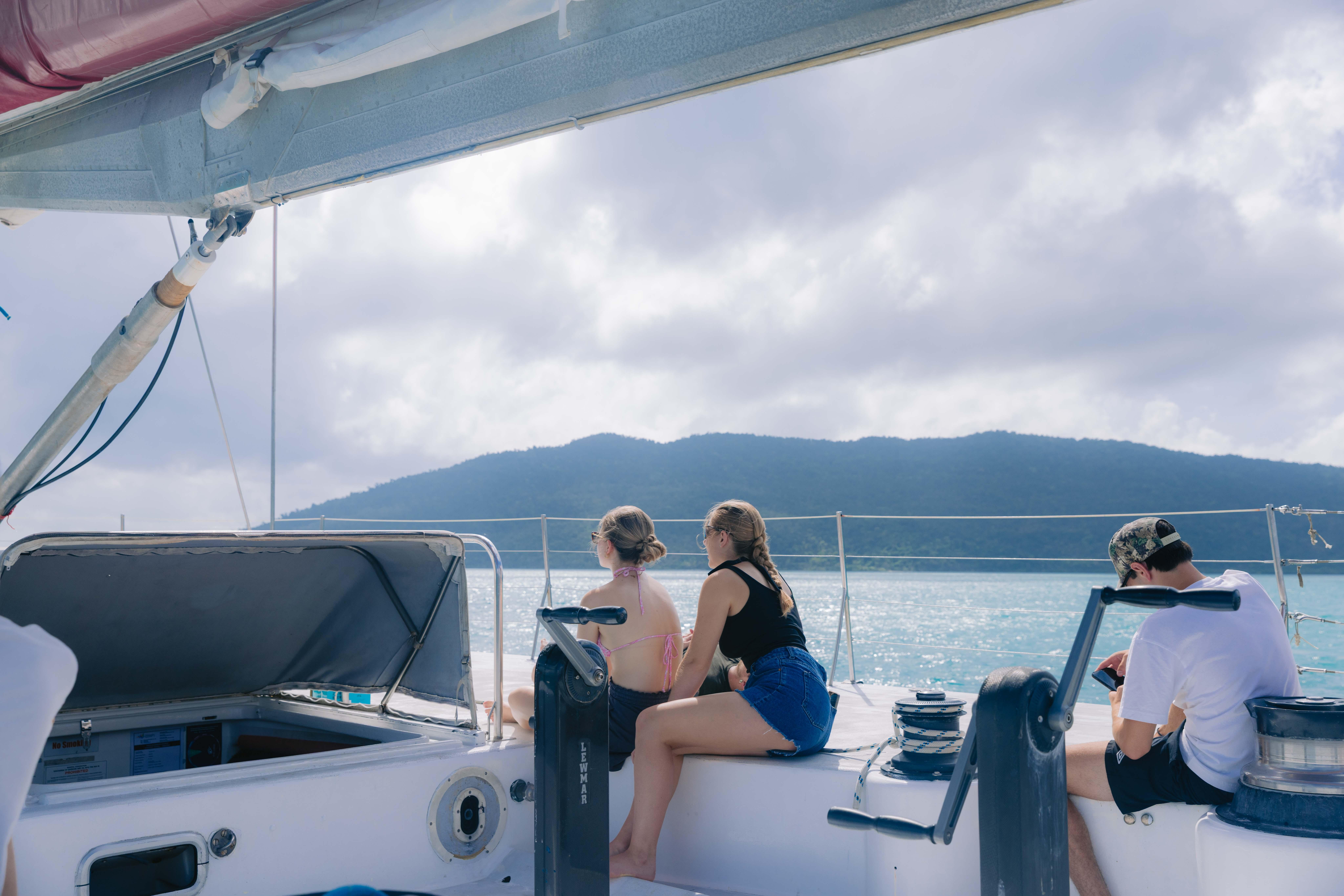 Whitsunday Islands 2-Day Sailing Adventure from Airlie Beach
