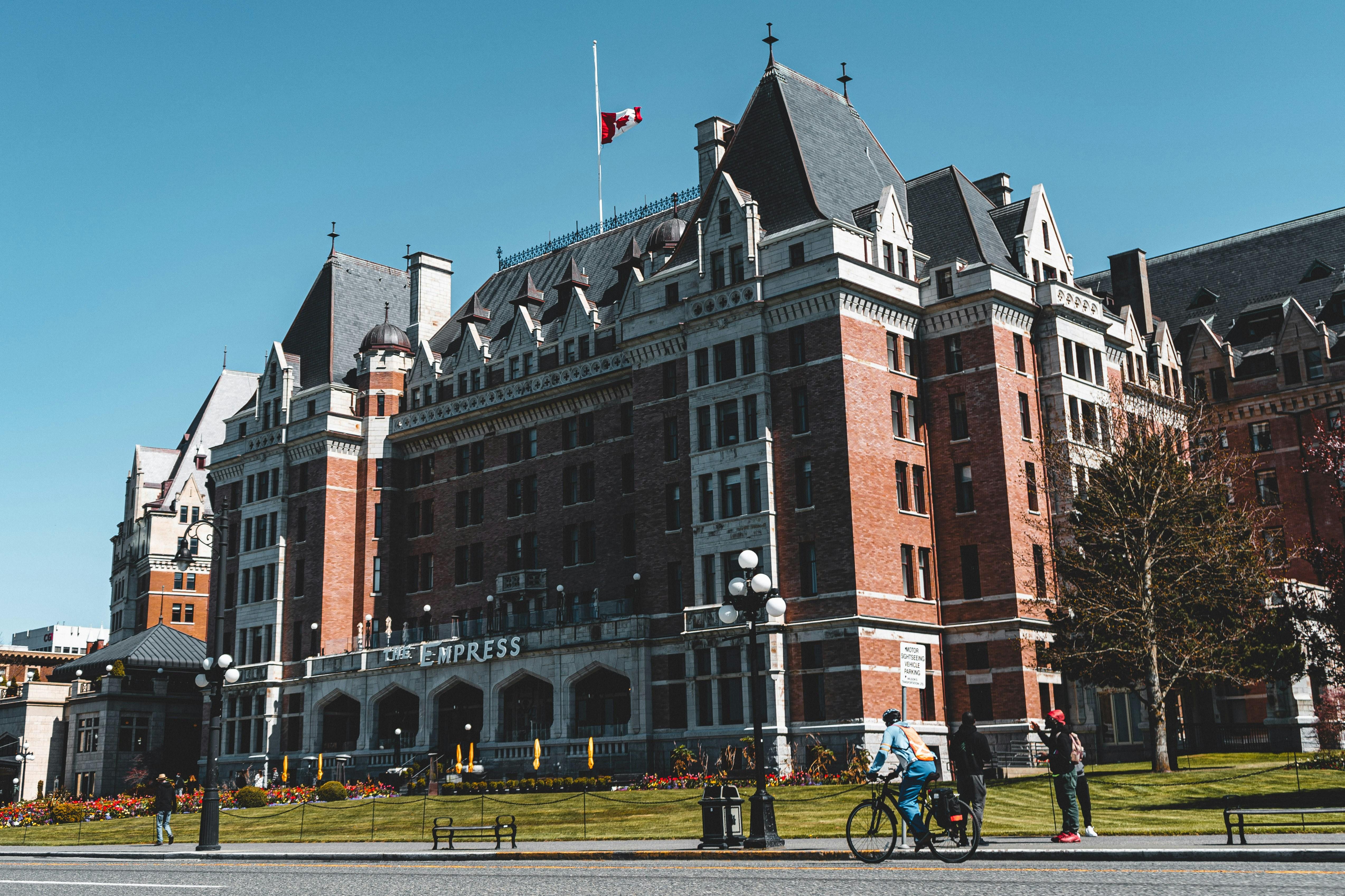 Vancouver: Victoria, Butchart, Harbor, Mile Zero 1-Day Tour