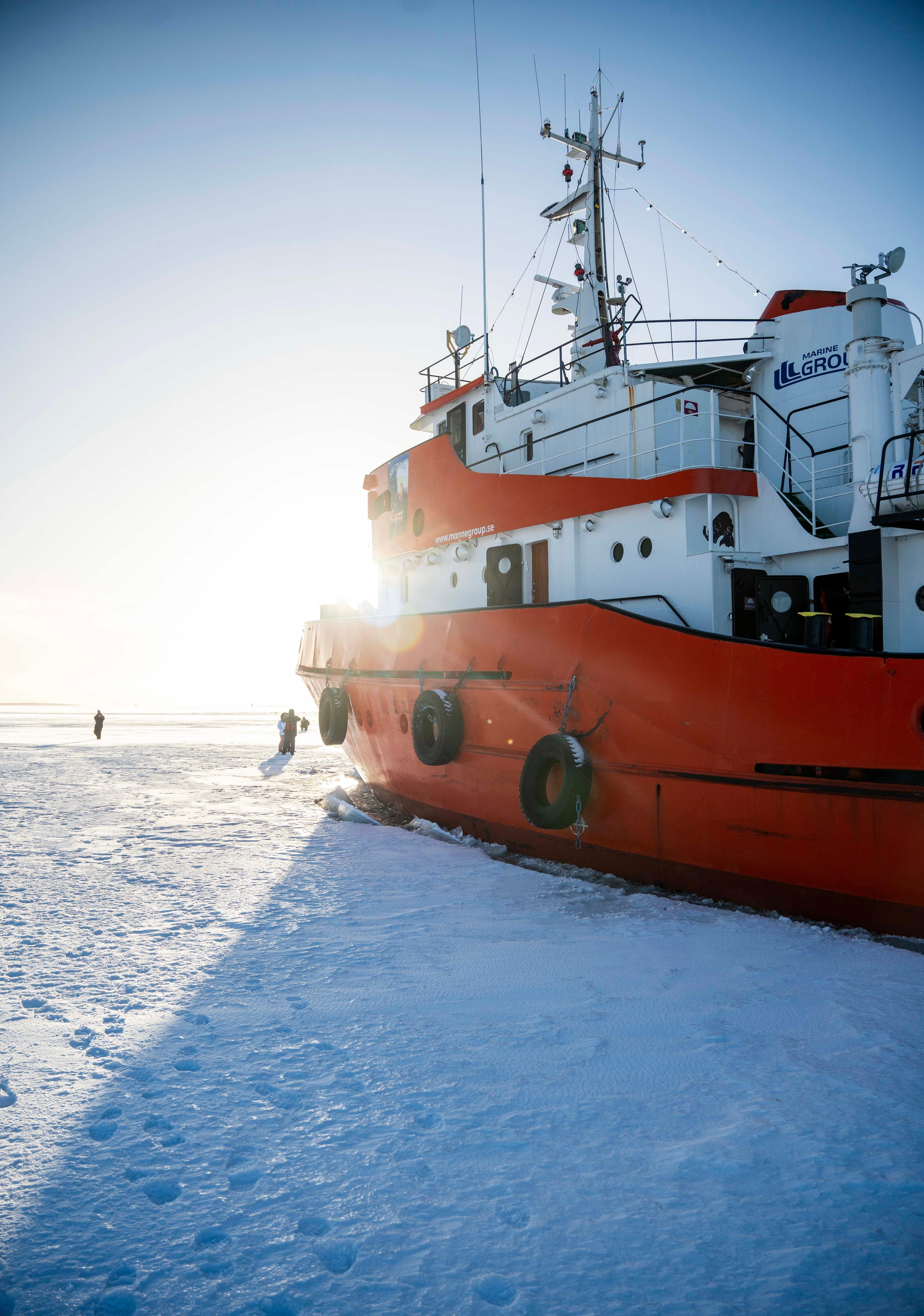 Arctic Icebreaker Cruise with Ice Floating in Lapland