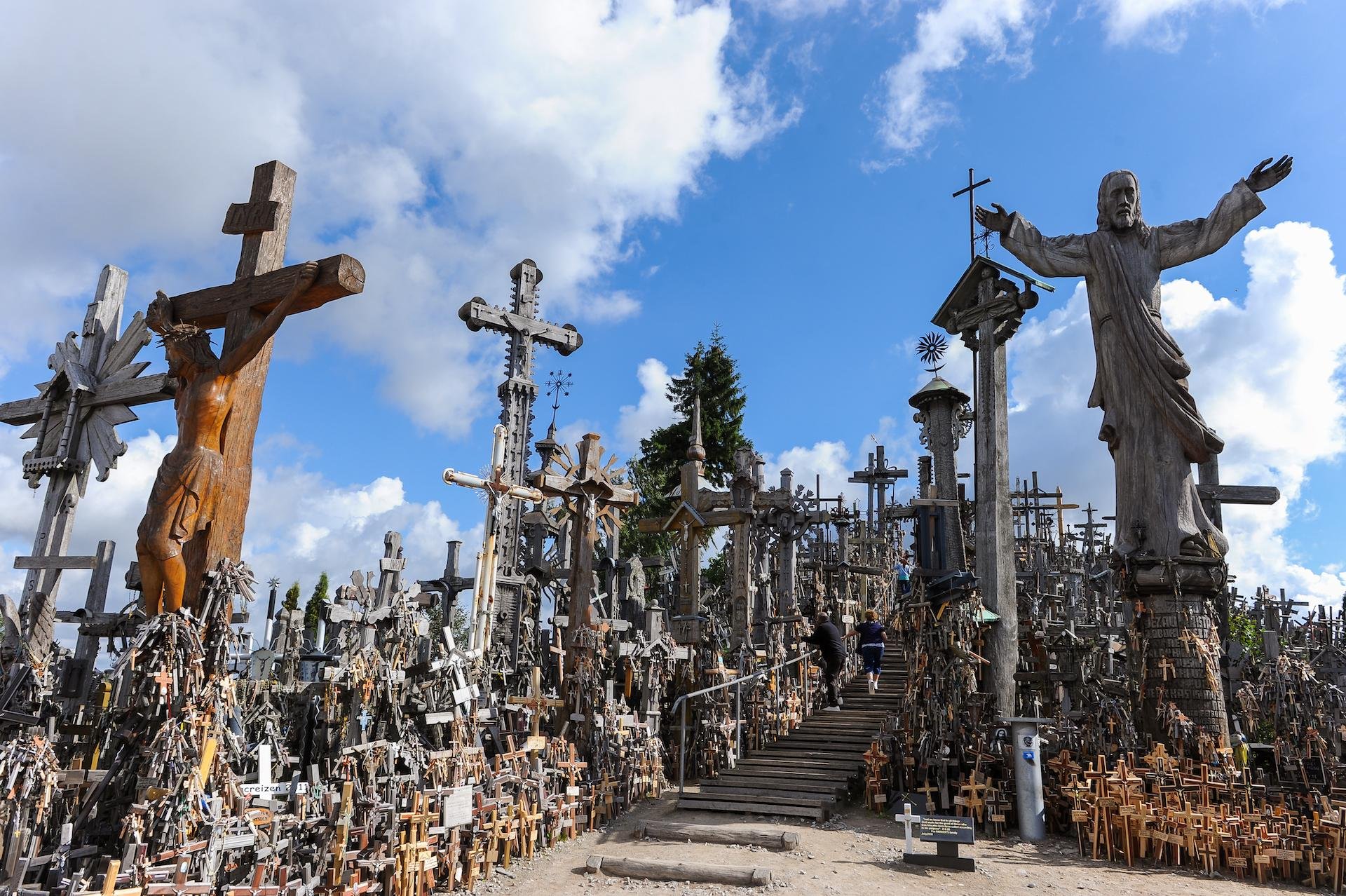 Riga to Hill of Crosses, Rundale Palace & Bauska Castle