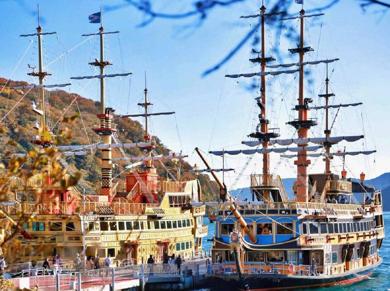 Mt. Fuji & Hakone Full-Day Tour with Ropeway & Lake Ashi Cruise