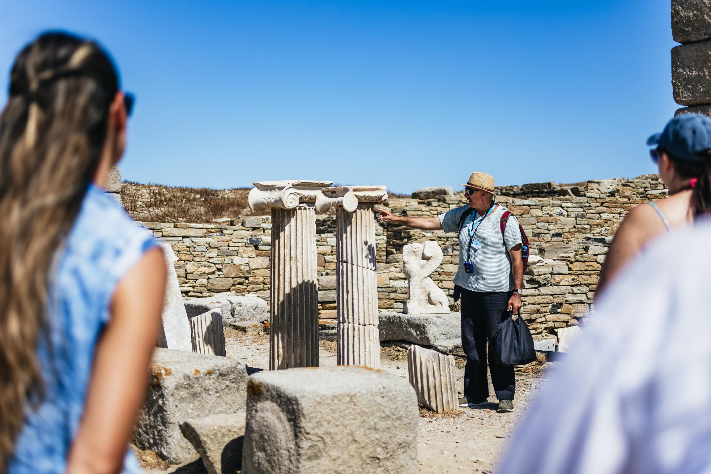 Mykonos: Rhenia Yacht Cruise and Guided Delos Tour
