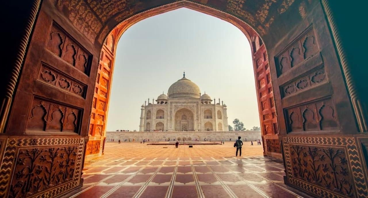 Agra Heritage Tour: Taj Mahal, Agra Fort & Baby Taj with Entry Tickets