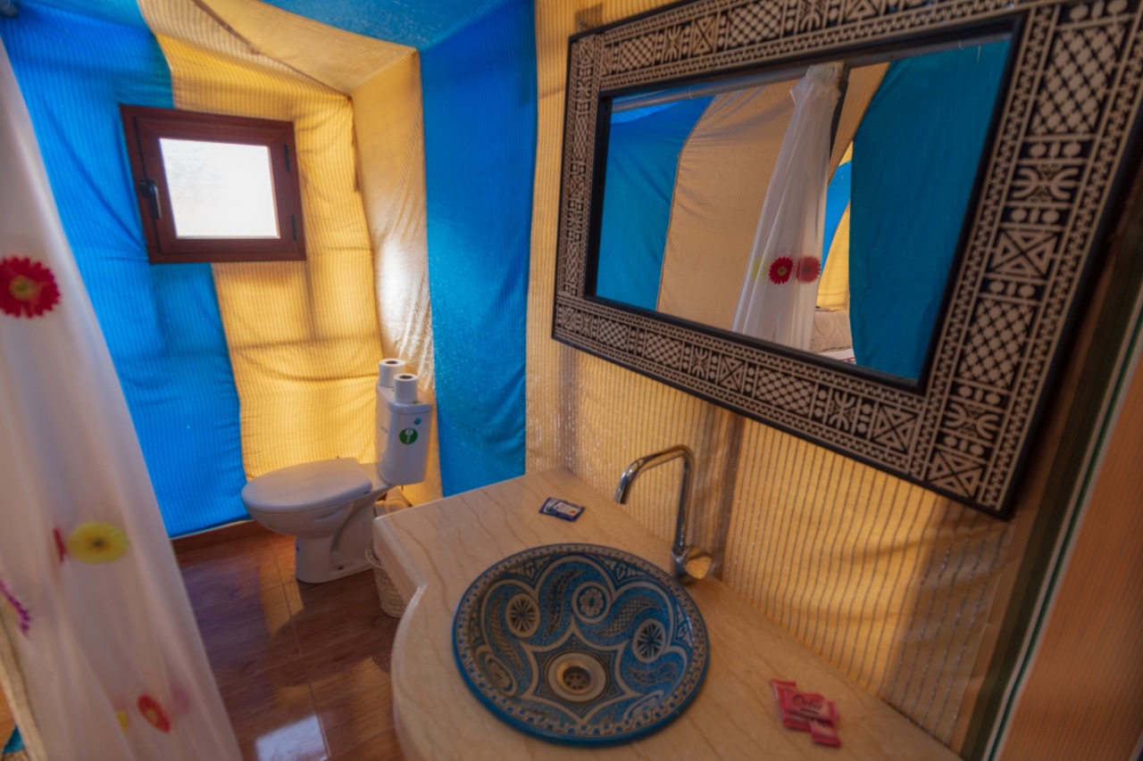 Erg Chebbi Desert Overnight: Camel Ride & Heated Tent Camp