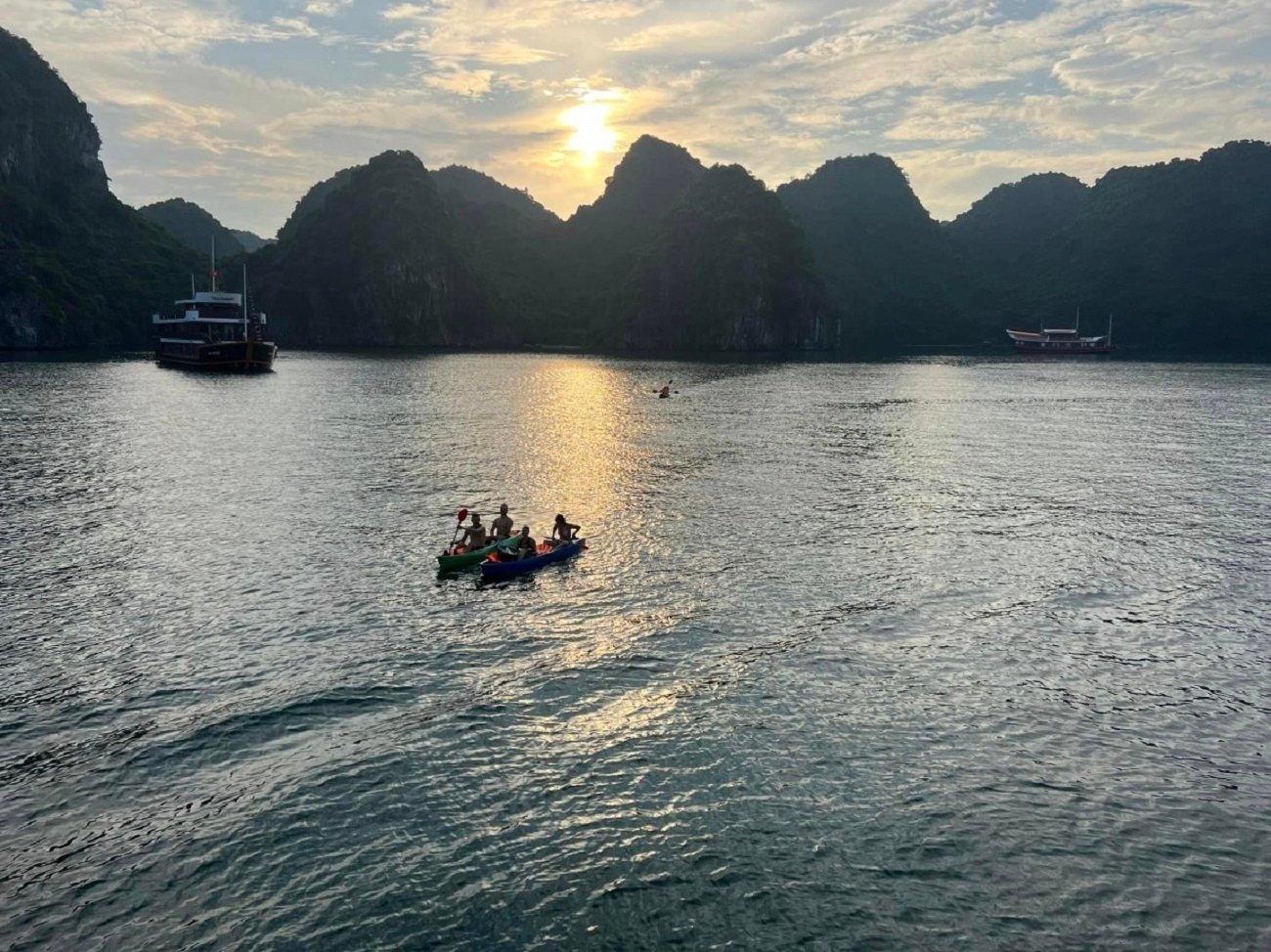 2-Day Halong & Bai Tu Long Bay 5-Star Cruise from Hanoi