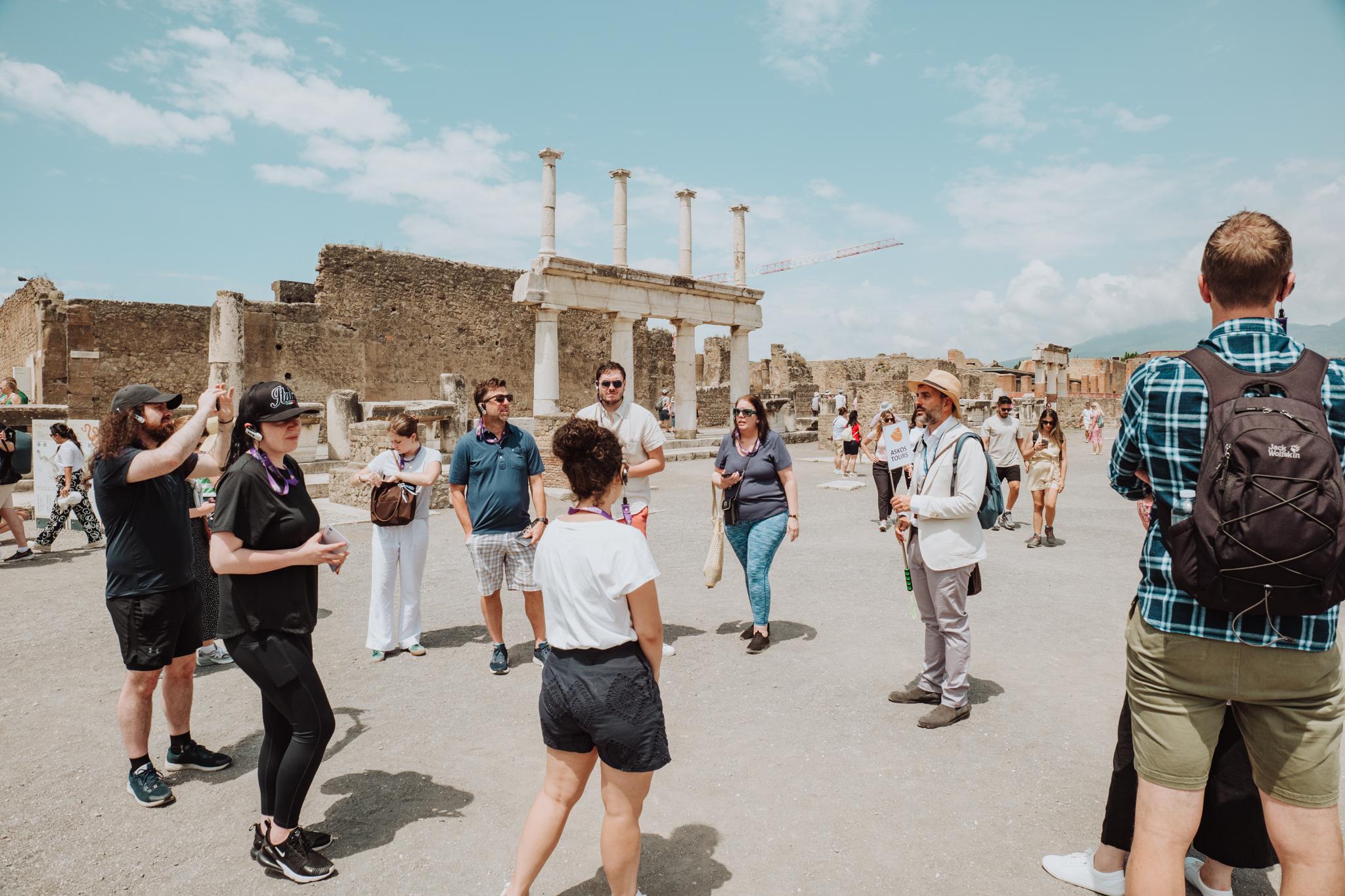 Pompeii archaeologist tour — guided walk through the ancient Roman city — image 4