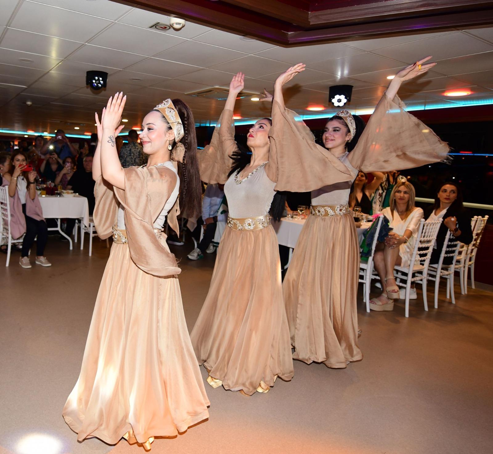 Istanbul Bosphorus Dinner Cruise with Private Seating