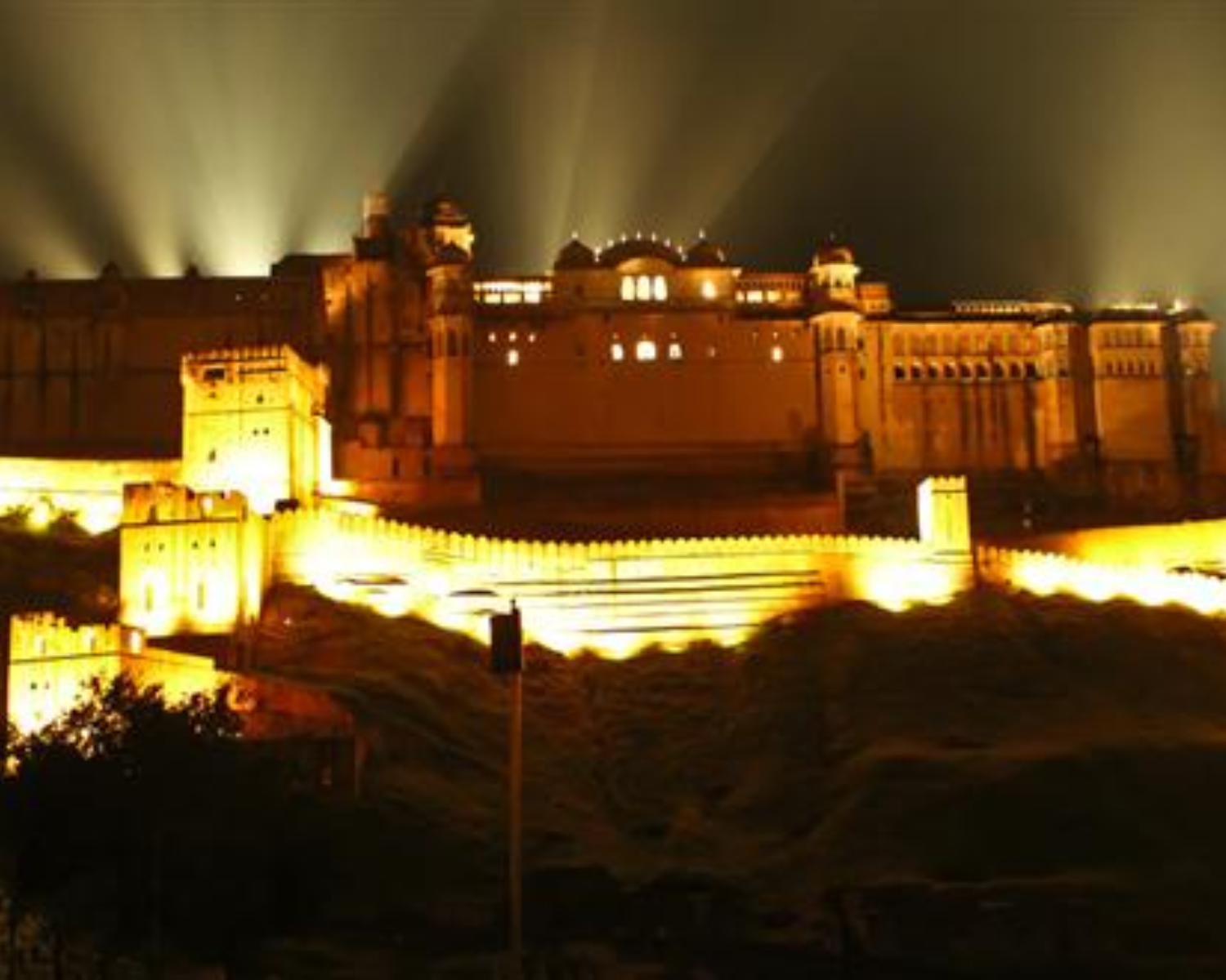 Jaipur: Amber Fort Sound & Light Show with Dinner
