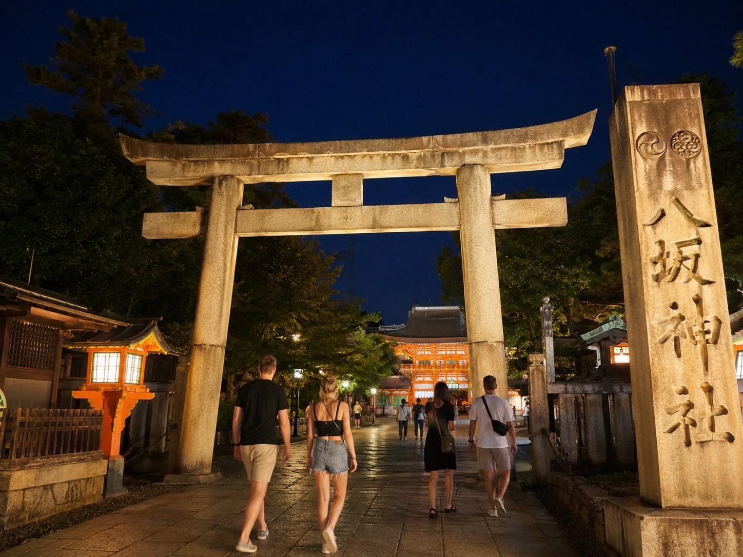 Tour privado a pie por Kioto al atardecer: Gion, Pontocho y el santuario Yasaka