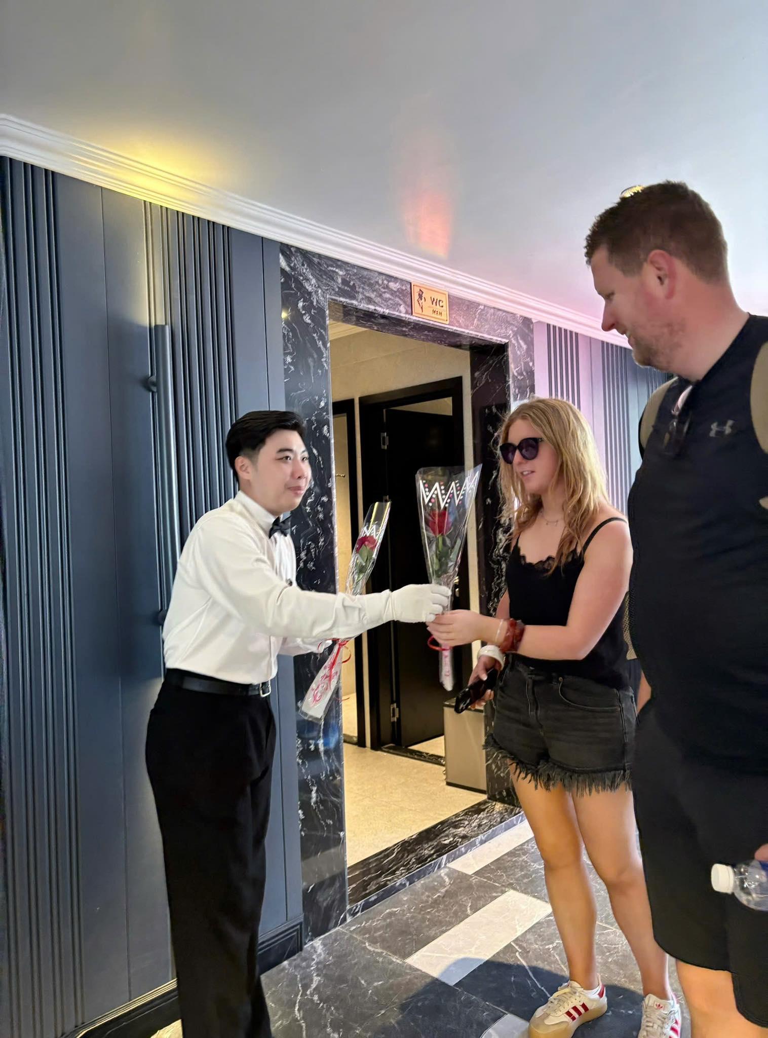 Halong & Lan Ha Bay Luxury Day Cruise with Kayaking, Cave & Cooking Class