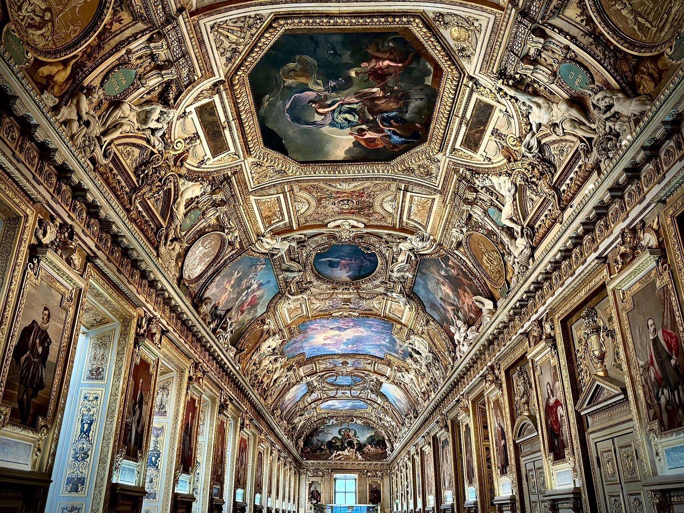 Louvre Semi-Private Tour with Entry Tickets – Max 6 Guests