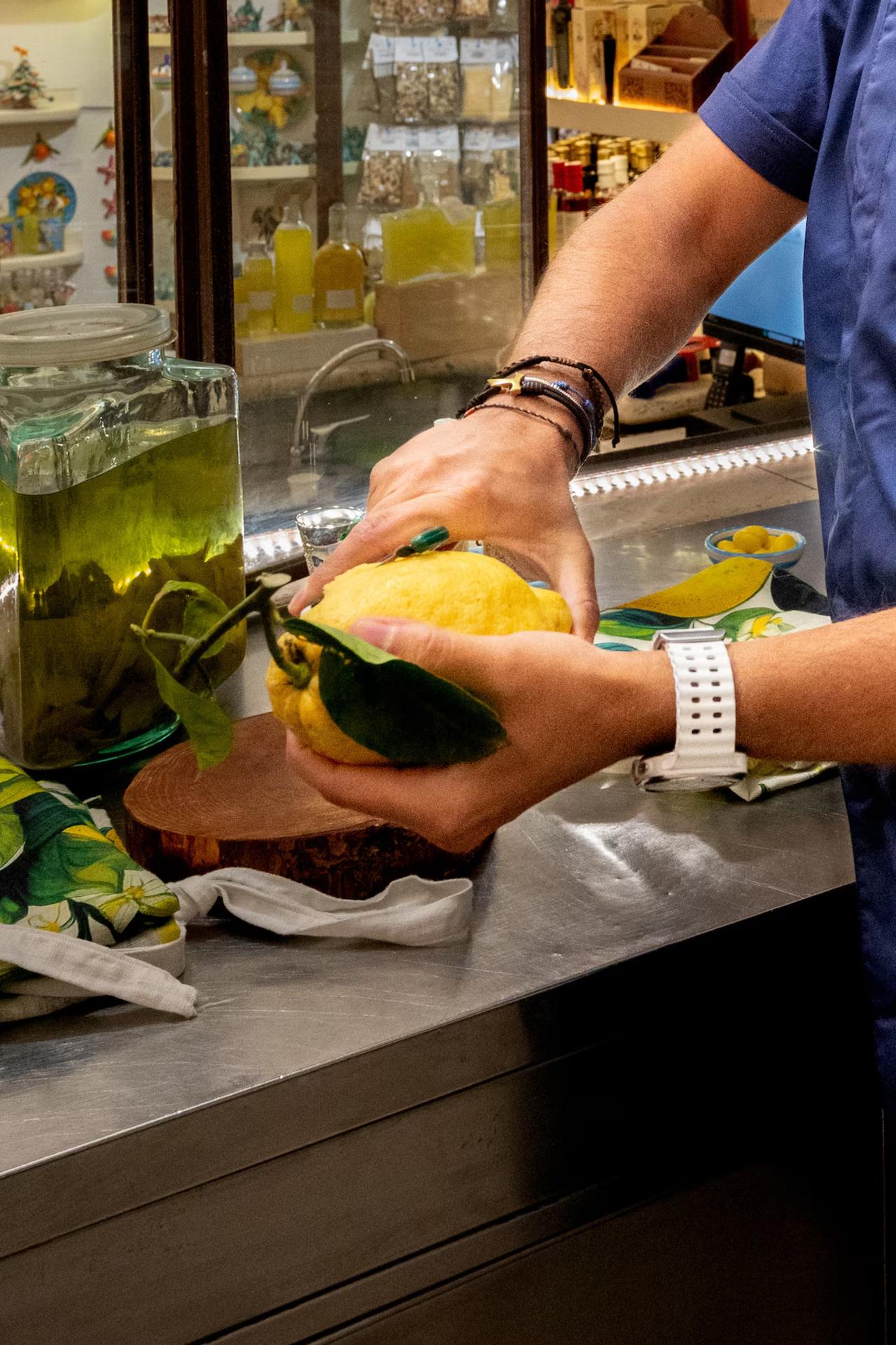 limoncello tour in Amalfi — photo 1