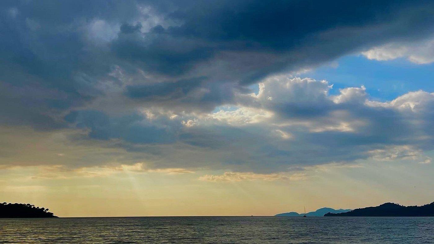 Dubrovnik: Elaphiti Islands Speedboat Tour with Blue Cave & Sunj Beach