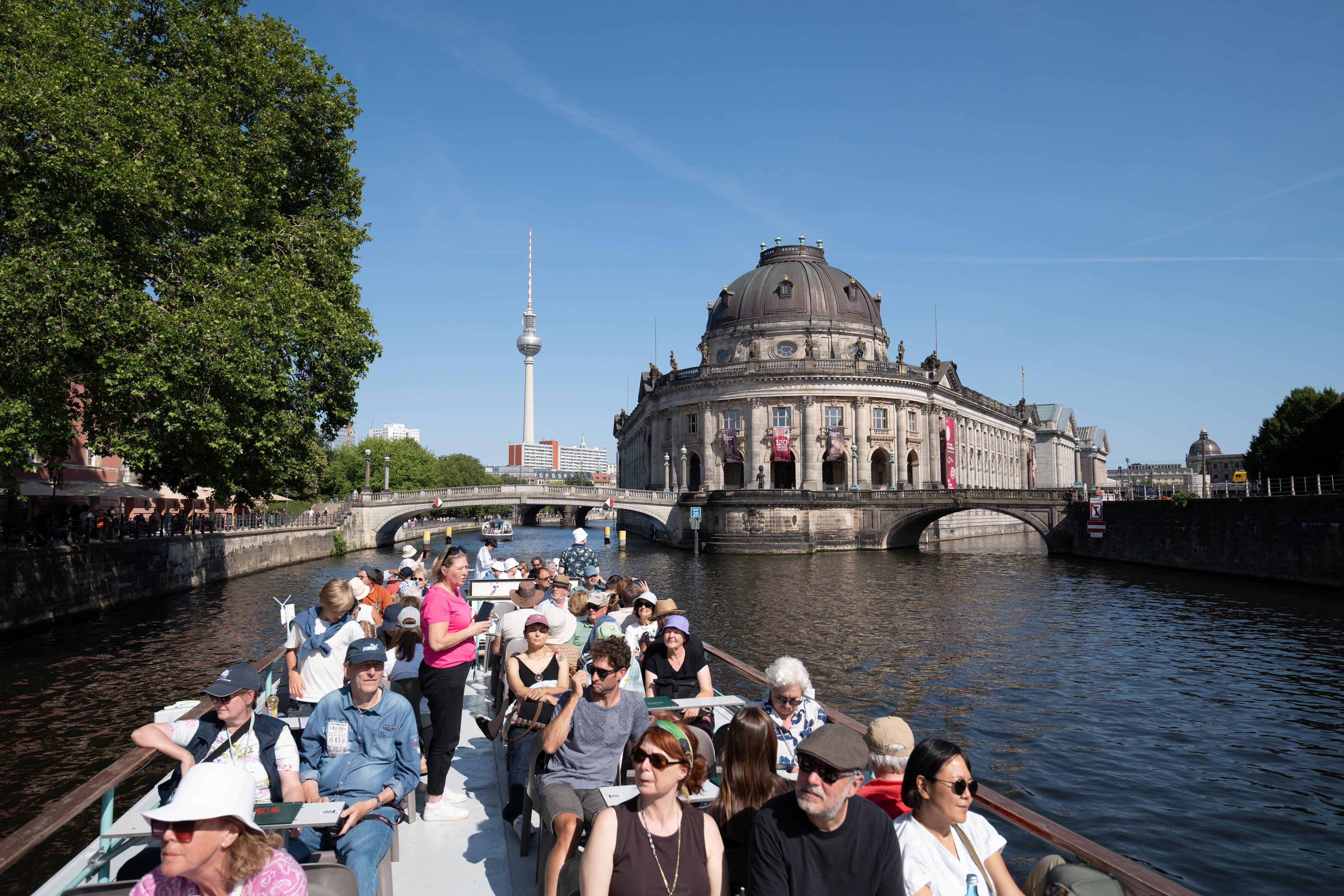 Berlin River Spree Cruise with Audio Guide