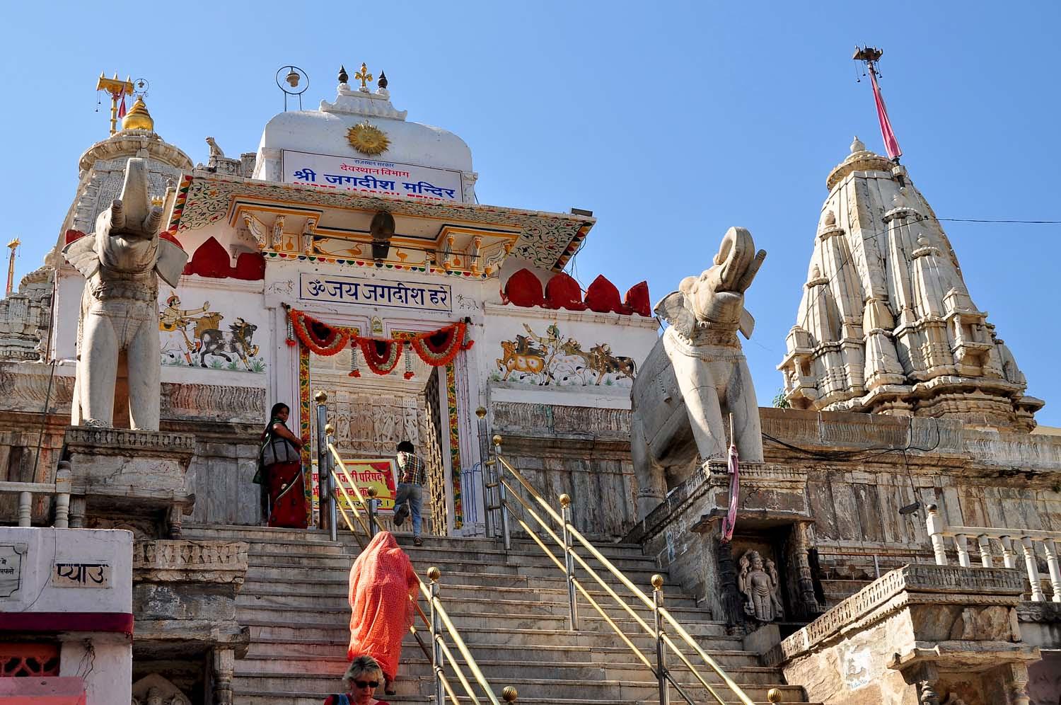 Udaipur Full-Day Highlights: Palaces, Lakes, and Heritage Tour